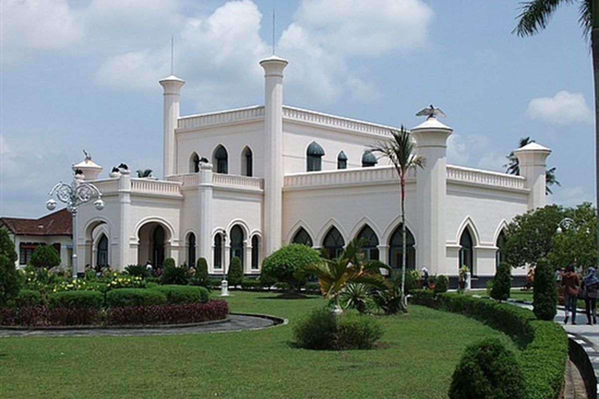 Gerakan Bersih-Bersih Masjid di Masjid Miftahunnajah, Kecamatan Siak — Aksi Kantor Kementerian Agama Kabupaten Siak