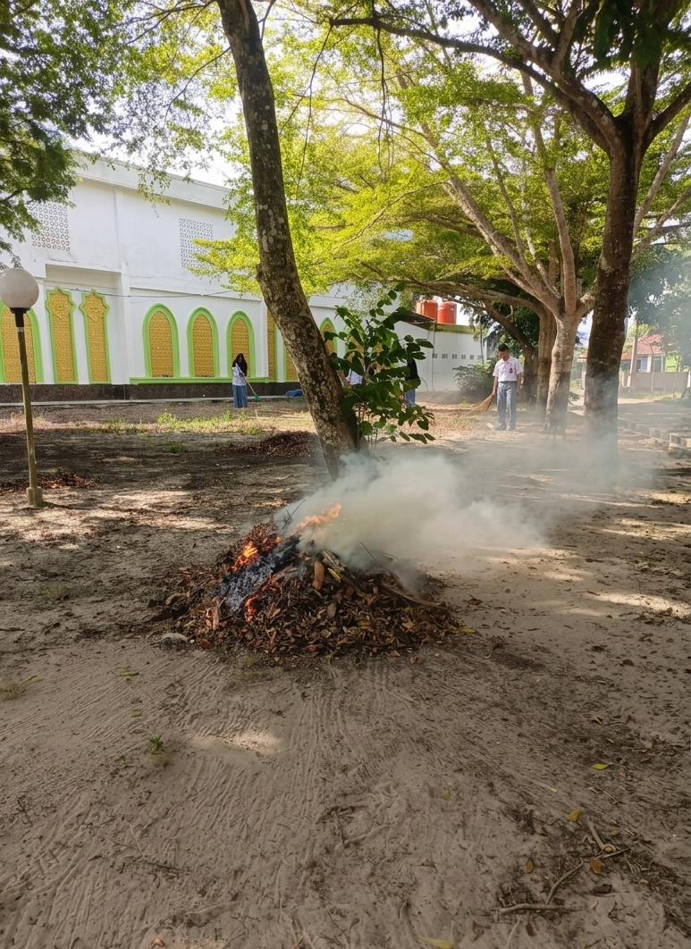Dokumentasi kegiatan Gerakan Bersih-Bersih Masjid di Masjid Al Hidayah Pada Pondok Pesantren Tahfidz Nur Hidayah