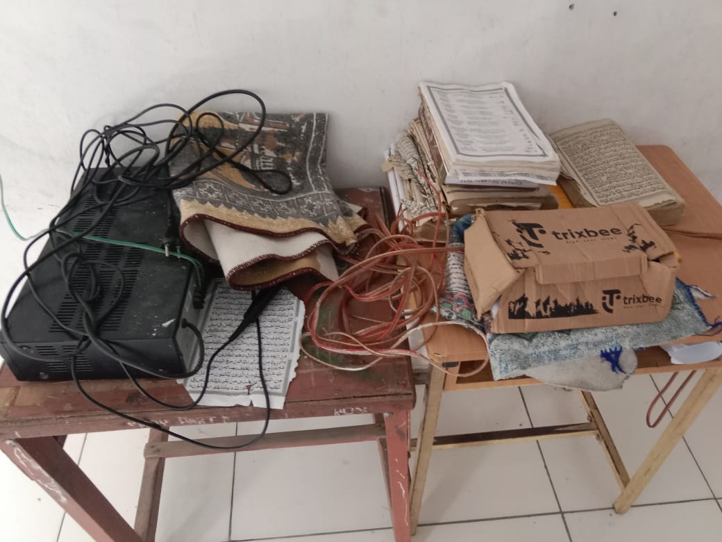 Dokumentasi kegiatan Gerakan Bersih - Bersih Bersama siwa siswi MTs Al Ikhlas di Mushollah  Al - Ikhlas Kecamatan Kandis