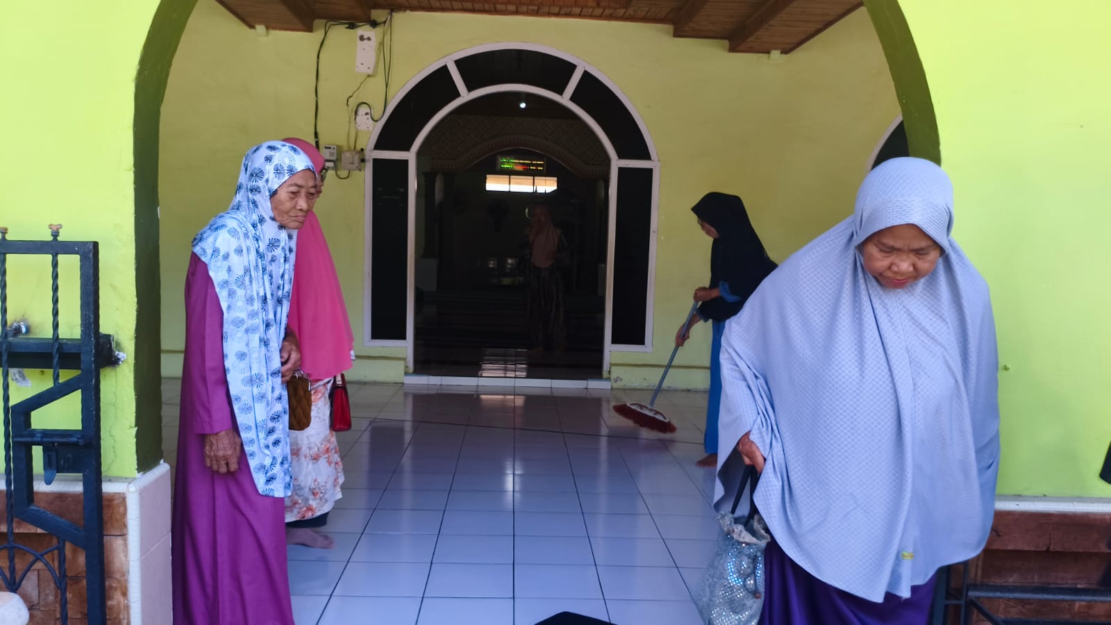Dokumentasi kegiatan Bersih rumah ibadah Masjid Amanah Mukmin Sungai Kayu Ara Kecamatan Sungai Apit Kabupaten Siak 2026