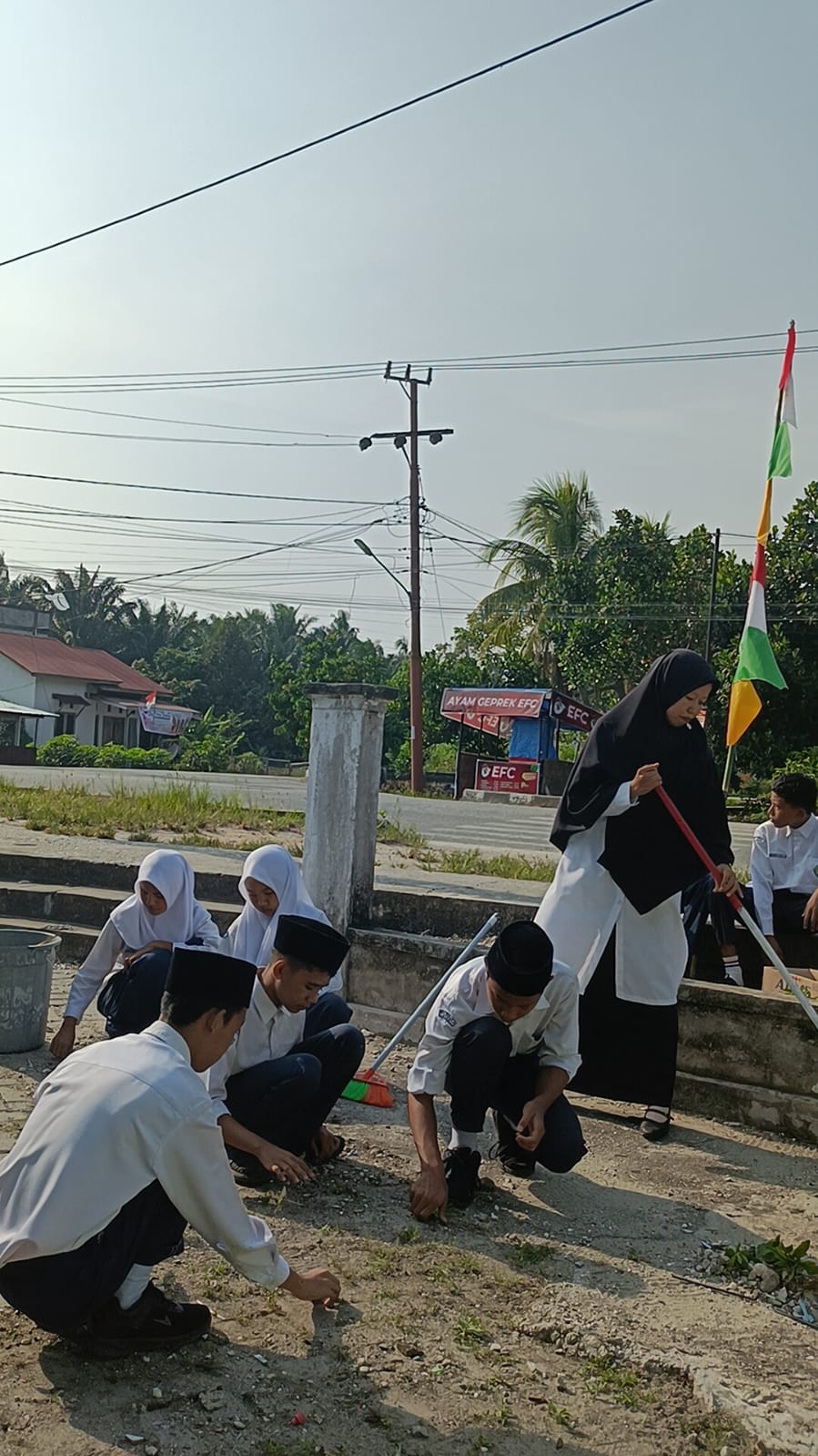 Dokumentasi kegiatan Gerakan Bersih-Bersih Masjid
