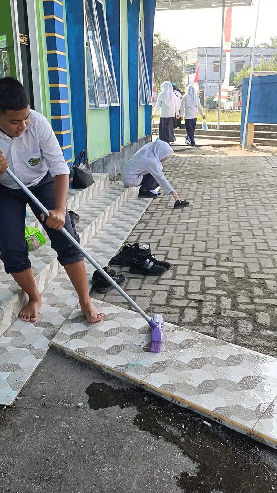 Dokumentasi kegiatan Gerakan Bersih-Bersih Masjid