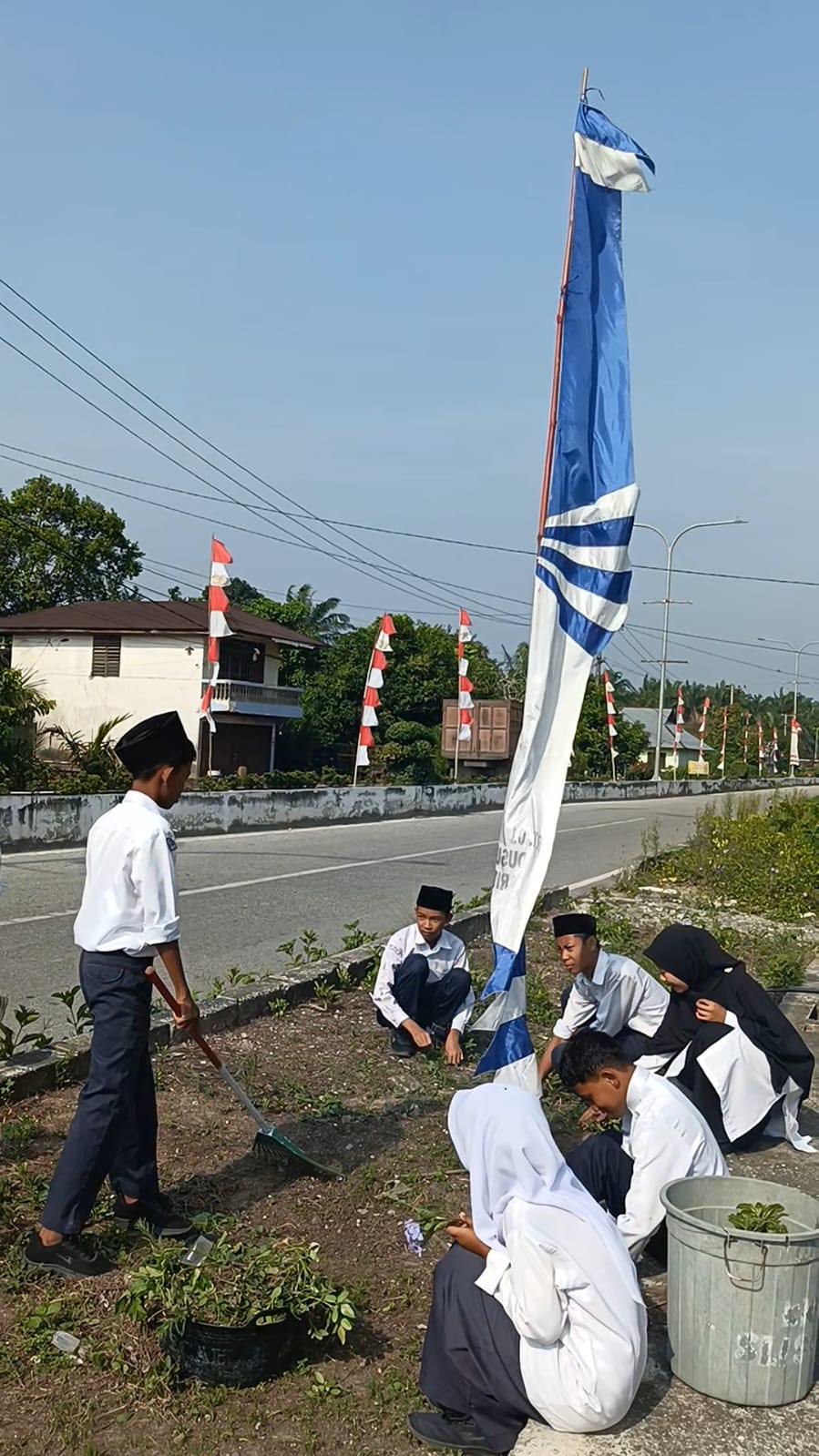 Dokumentasi kegiatan Gerakan Bersih-Bersih Masjid