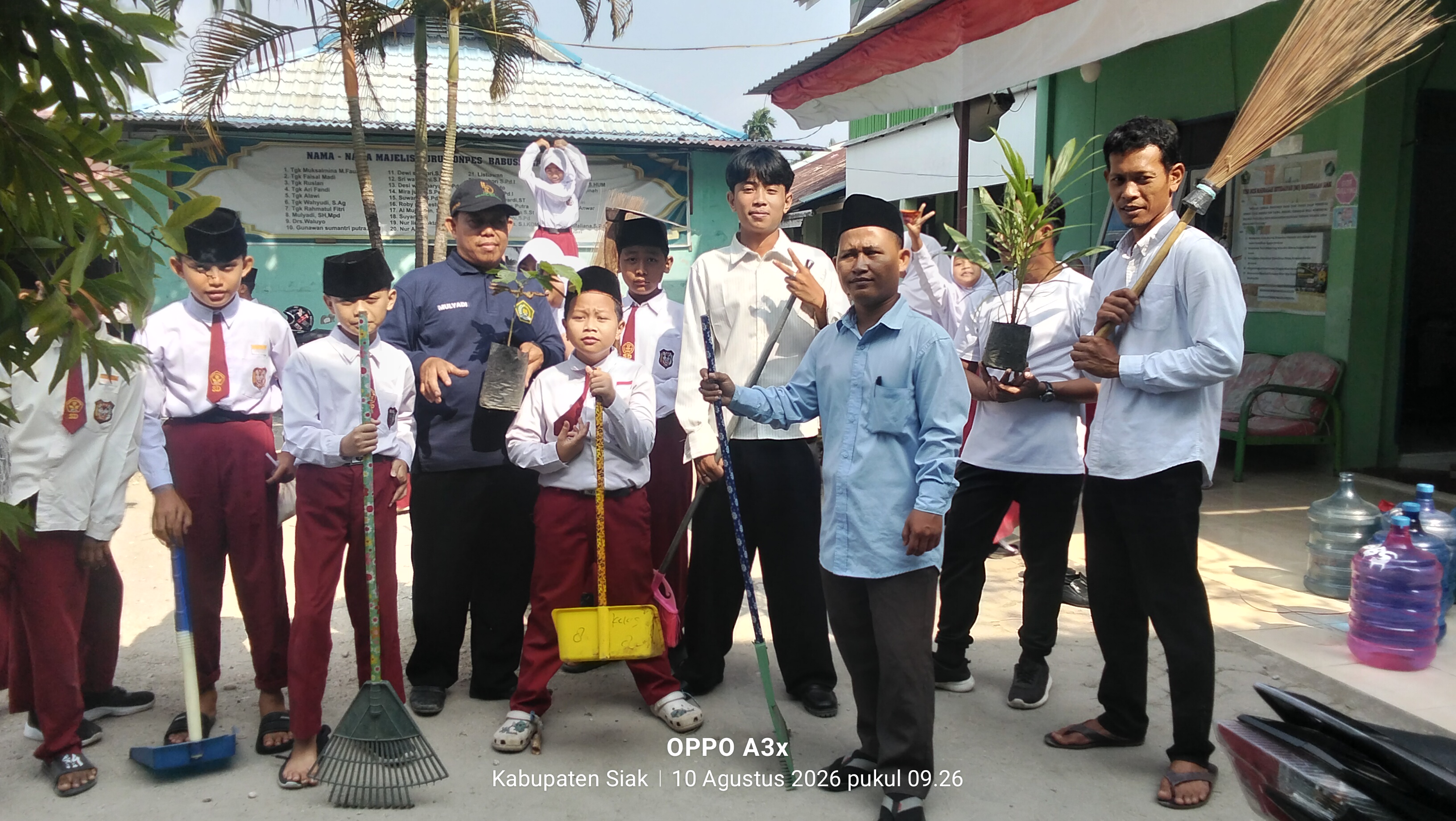 Dokumentasi kegiatan Bersih2 rumah ibadah