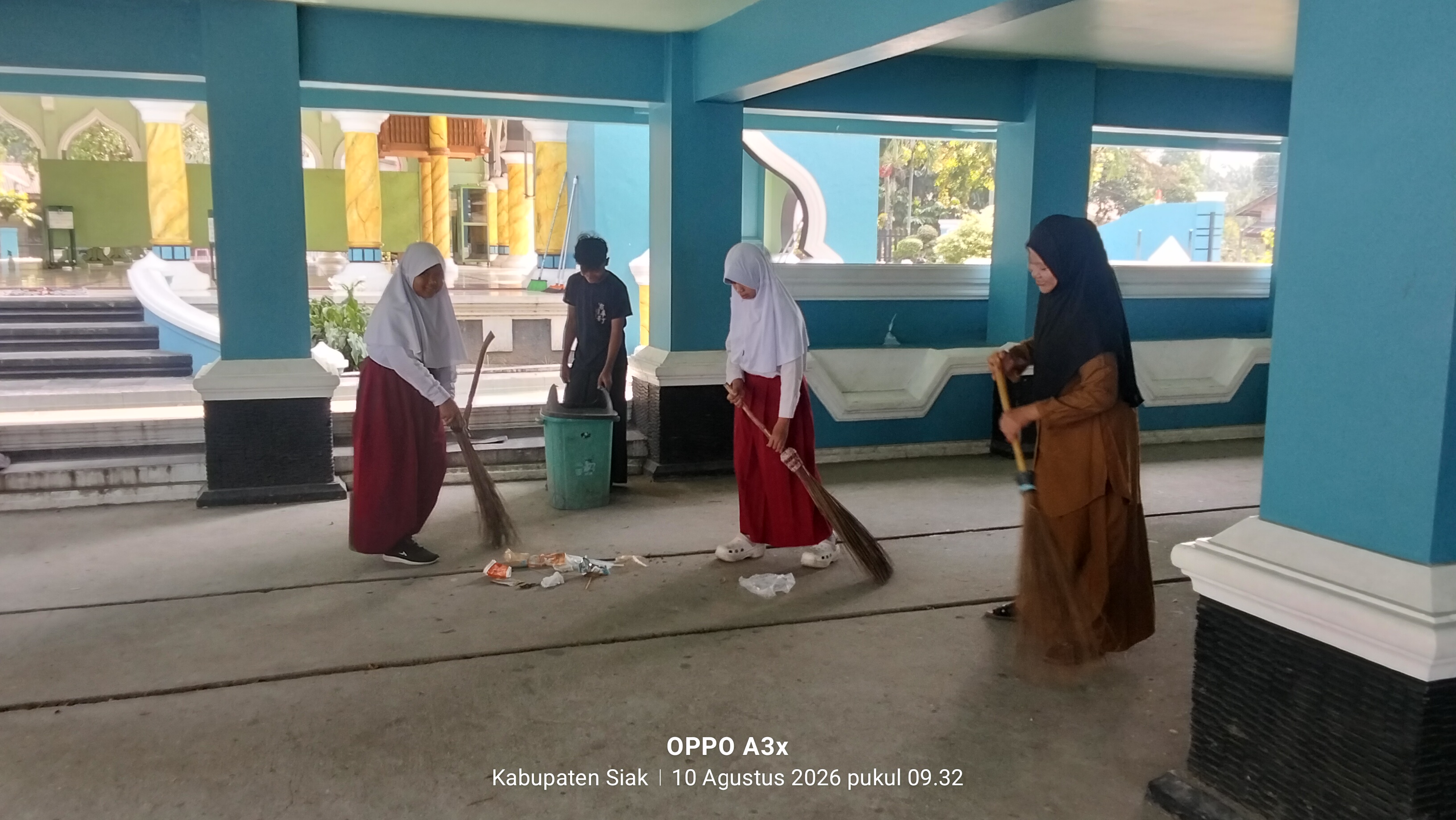 Dokumentasi kegiatan Bersih2 rumah ibadah
