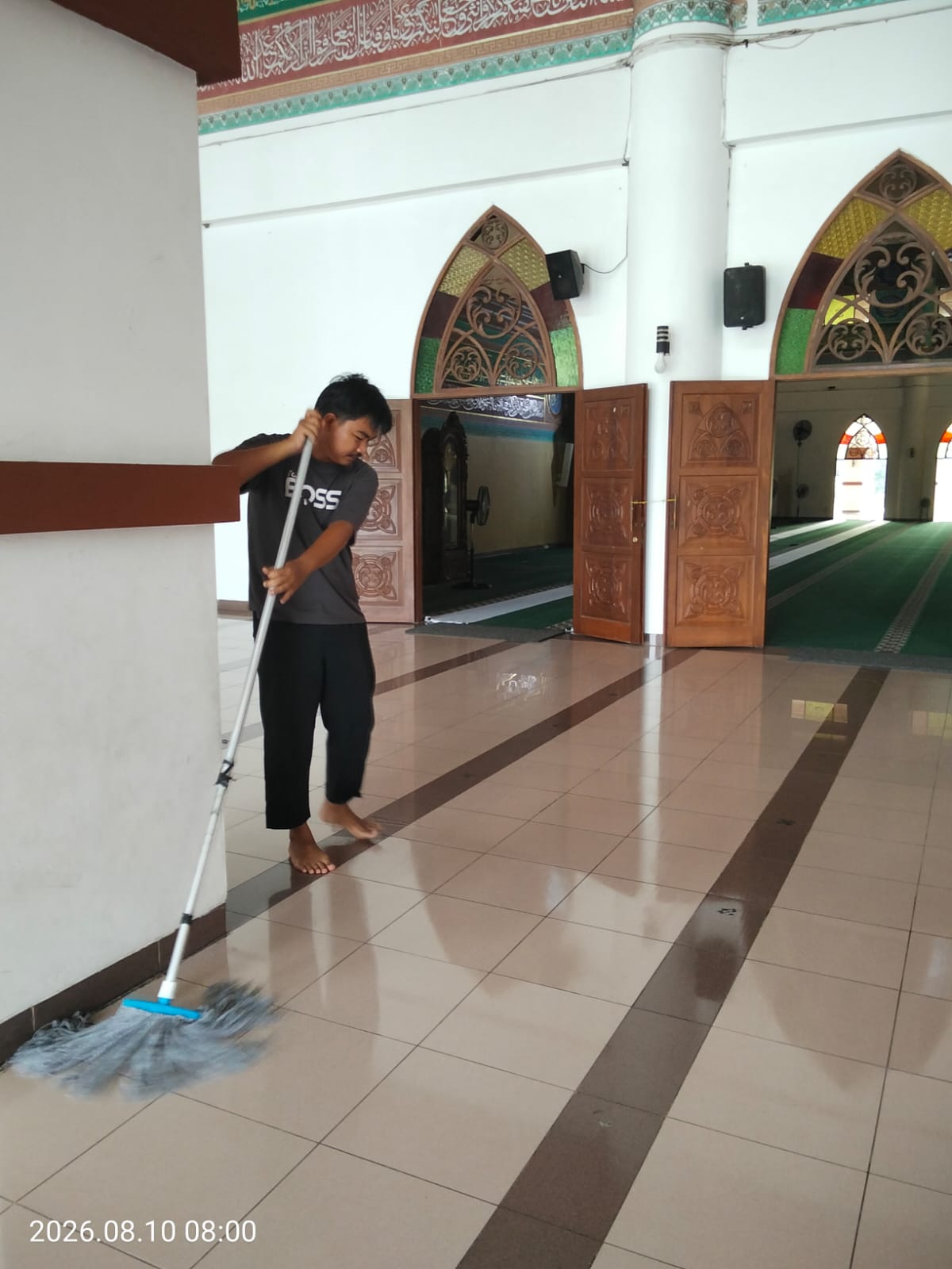 Dokumentasi kegiatan Gerakan Bersih-bersih Masjid