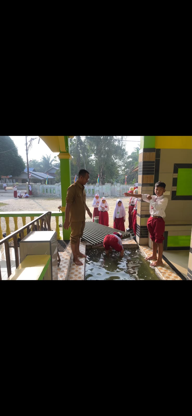 Dokumentasi kegiatan Gerakan bersih-bersih Masjid
