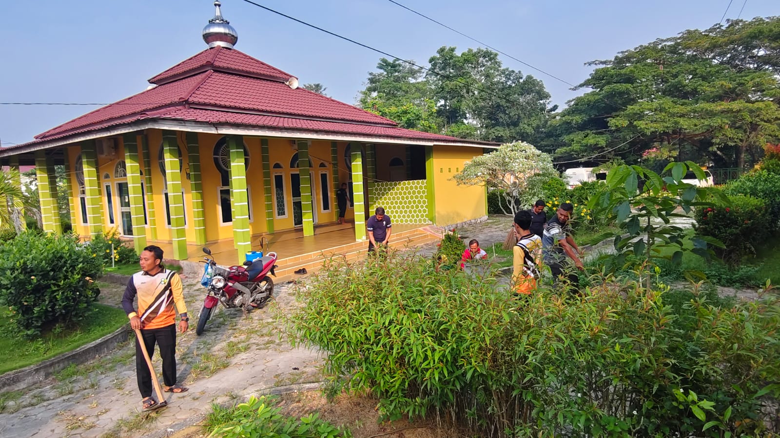 Dokumentasi kegiatan GEBER MAS MUSHALLA MIFTAHUNNAJAH KANTOR KEMENTERIAN AGAMA KABUPATEN SIAK DALAM RANGKA MENYAMBUT HUT RI KE 81