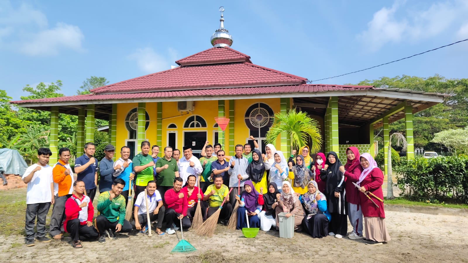 Dokumentasi kegiatan GEBER MAS MUSHALLA MIFTAHUNNAJAH KANTOR KEMENTERIAN AGAMA KABUPATEN SIAK DALAM RANGKA MENYAMBUT HUT RI KE 81