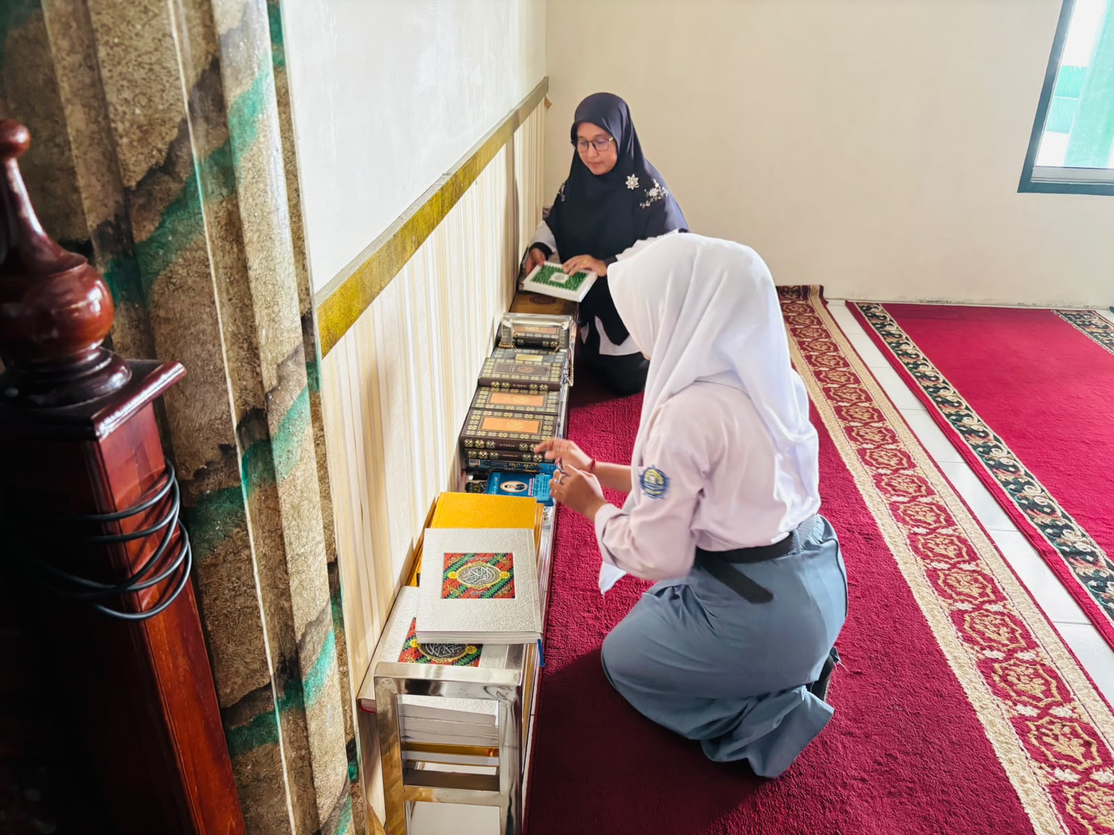 Dokumentasi kegiatan Gerakan Bersih-Bersih Masjid Memperingati HUT RI Ke-81