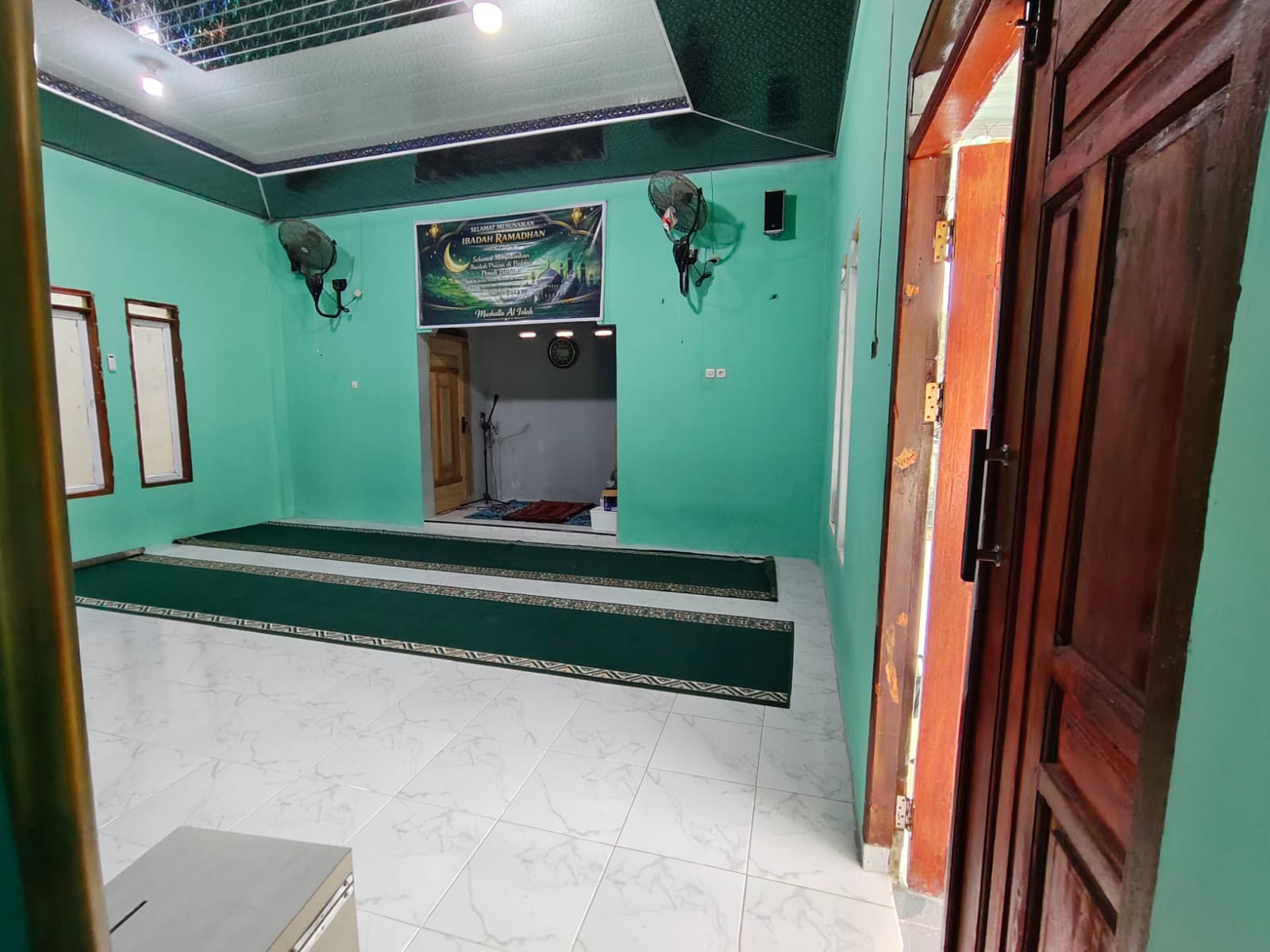 Dokumentasi kegiatan Gerakan Bersih-Bersih Masjid/Mushollah Memperingati HUT RI