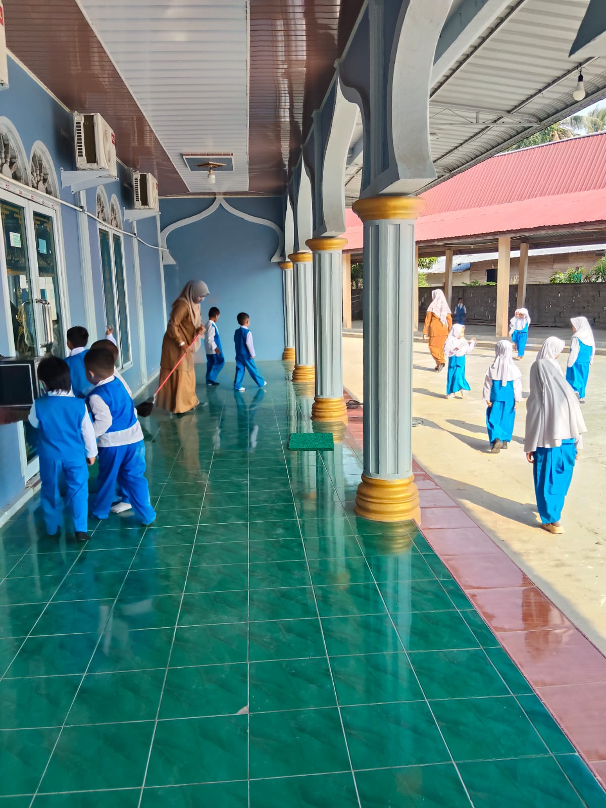 Dokumentasi kegiatan GERAKAN BERSIH MESJID MUHAJIRIN