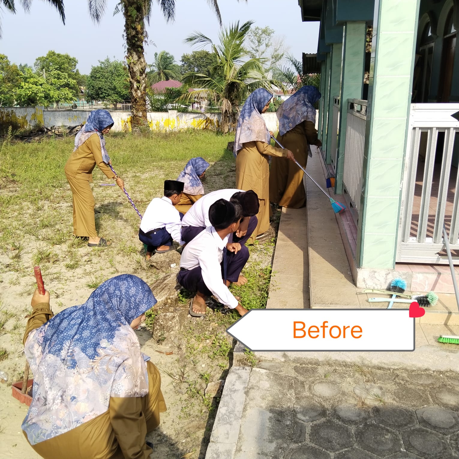 Gerakan Bersih-Bersih Masjid di Musola Al-Istiqomah, Kecamatan Dayun — Aksi Guru, siswa, dan tenaga kependidikan