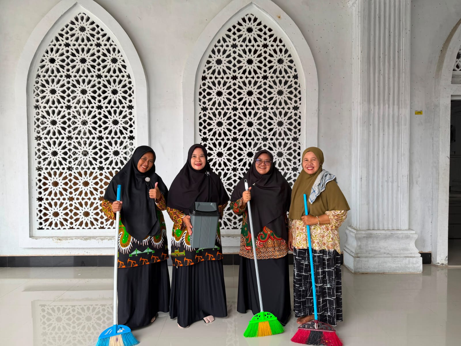 Dokumentasi kegiatan Gerakan Bersih - Bersih Masjid ( GEBERMAS )