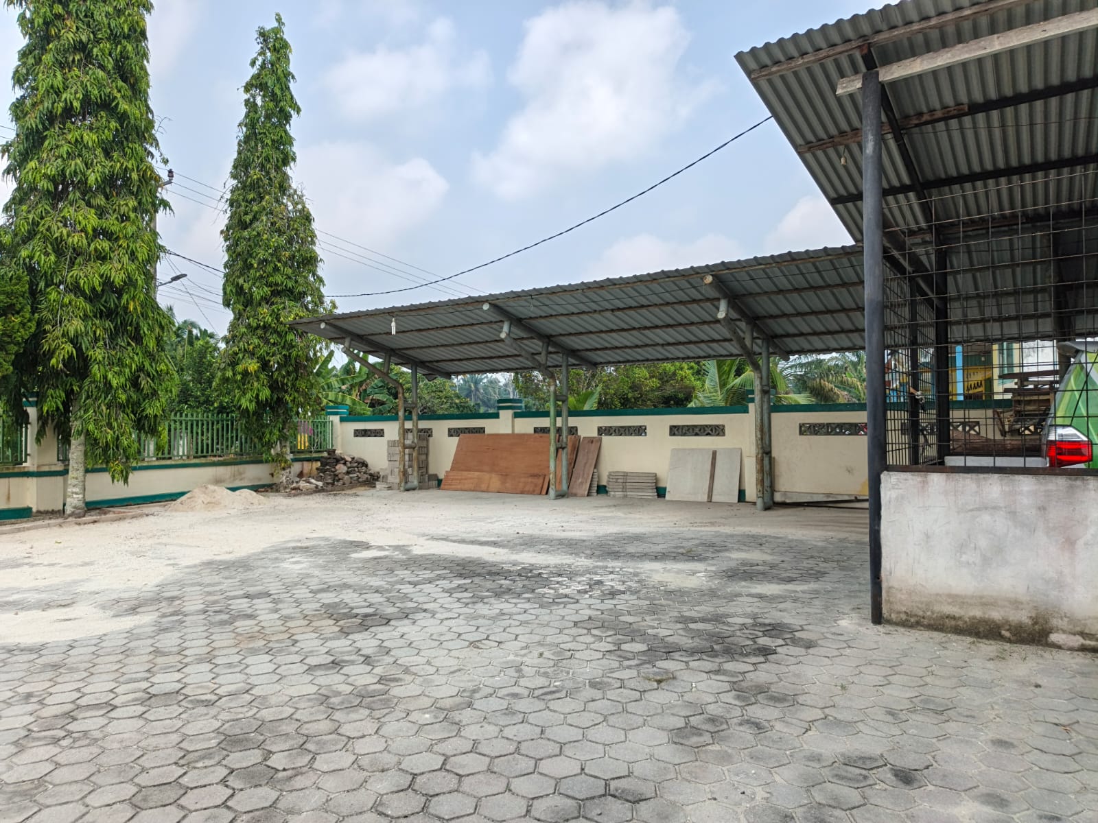 Gerakan Bersih-Bersih Masjid di Masjid At-Taqwa dan Musholla Miftahul Huda, Kecamatan Koto Gasib — Aksi Para Murid dan Guru MTS Al-Fattah Kecamatan Koto Gasib