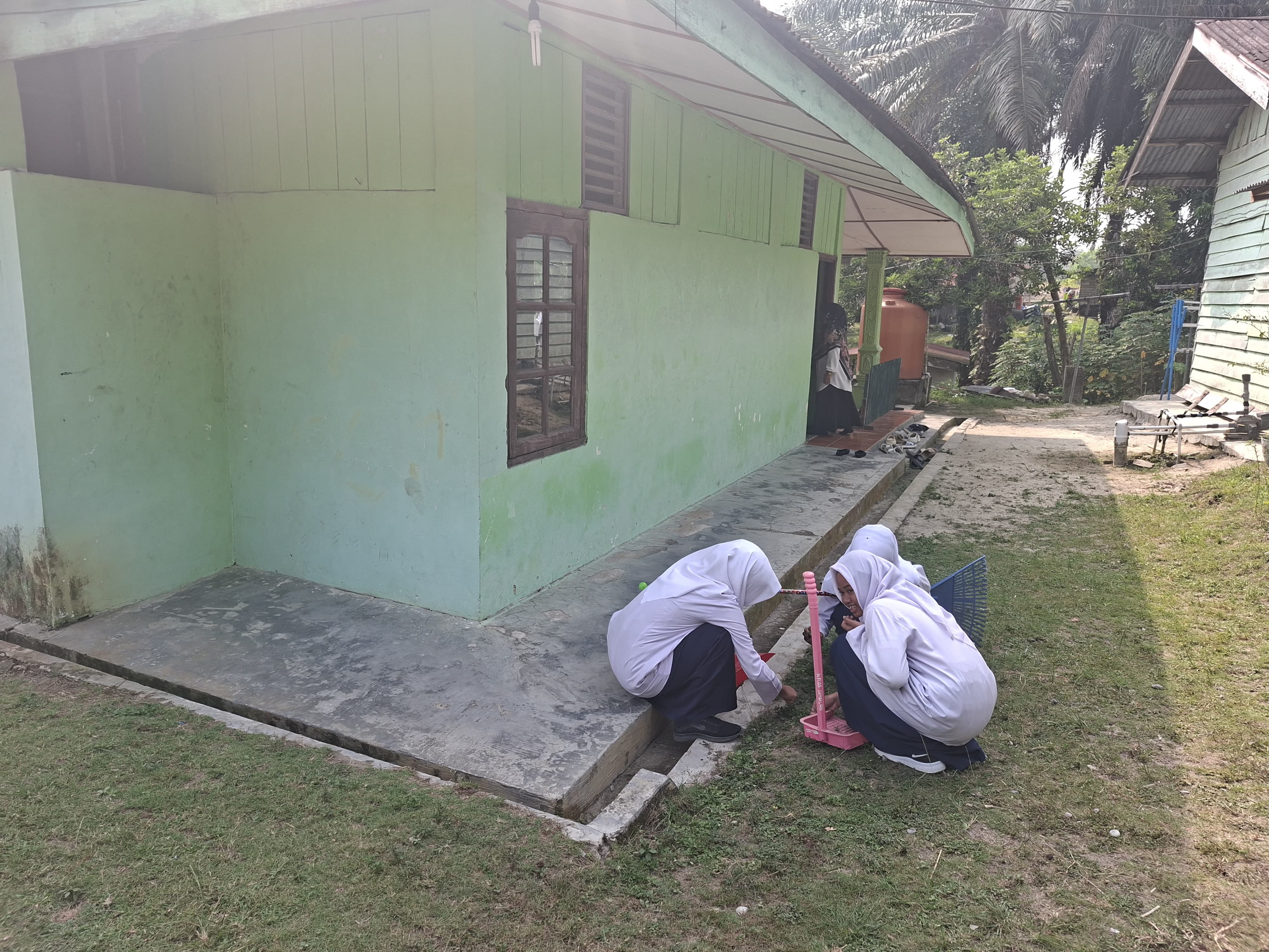 Dokumentasi kegiatan GERAKAN BERSIH-BERSIH MASJID DAN MUSHOLLA DI MASJID AT-TAQWA DAN MUSHOLLA MIFTAHUL HUDA