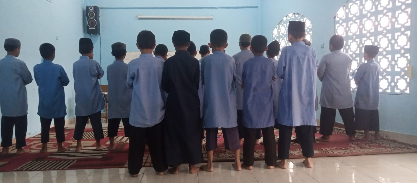 Dokumentasi kegiatan Gerakan Bersih-bersih Mushola Madrasah