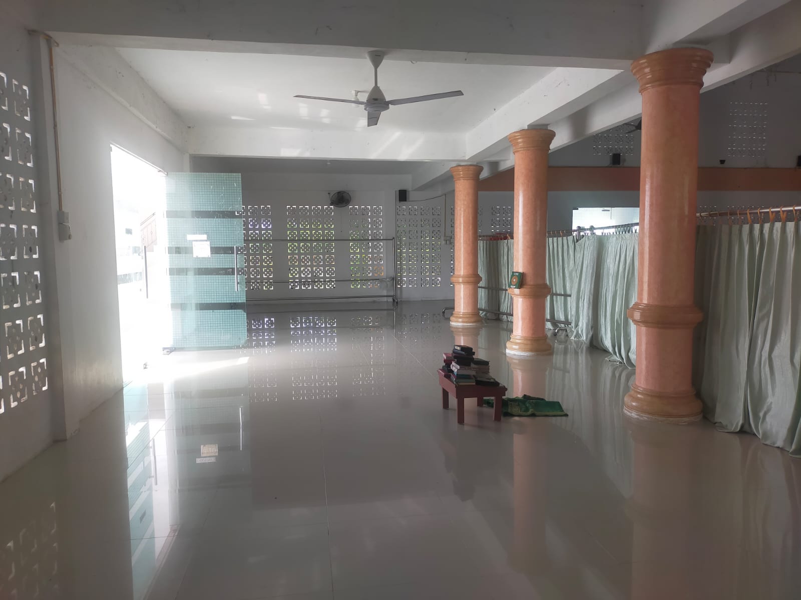 Dokumentasi kegiatan Gerakan Bersih-Bersih Masjid di Masjid Al Hidayah Pada Pondok Pesantren Tahfidz Nur Hidayah