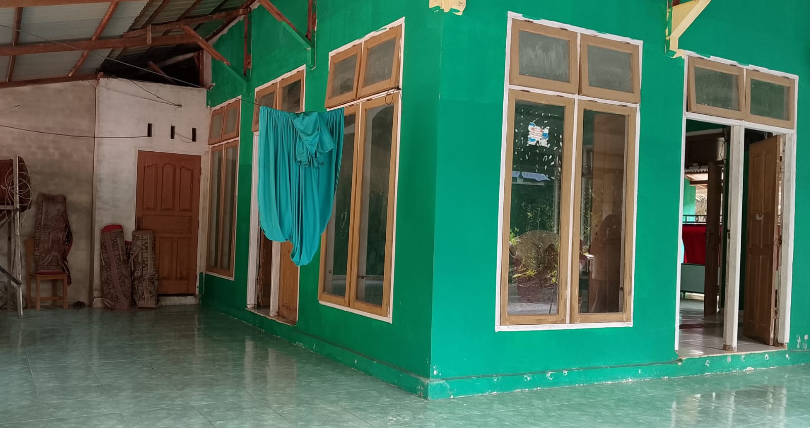 Dokumentasi kegiatan gerakan bersih bersih masjid di Mushalla Al-Muttaqin Kampung Buantan Besar Kecamatan Siak