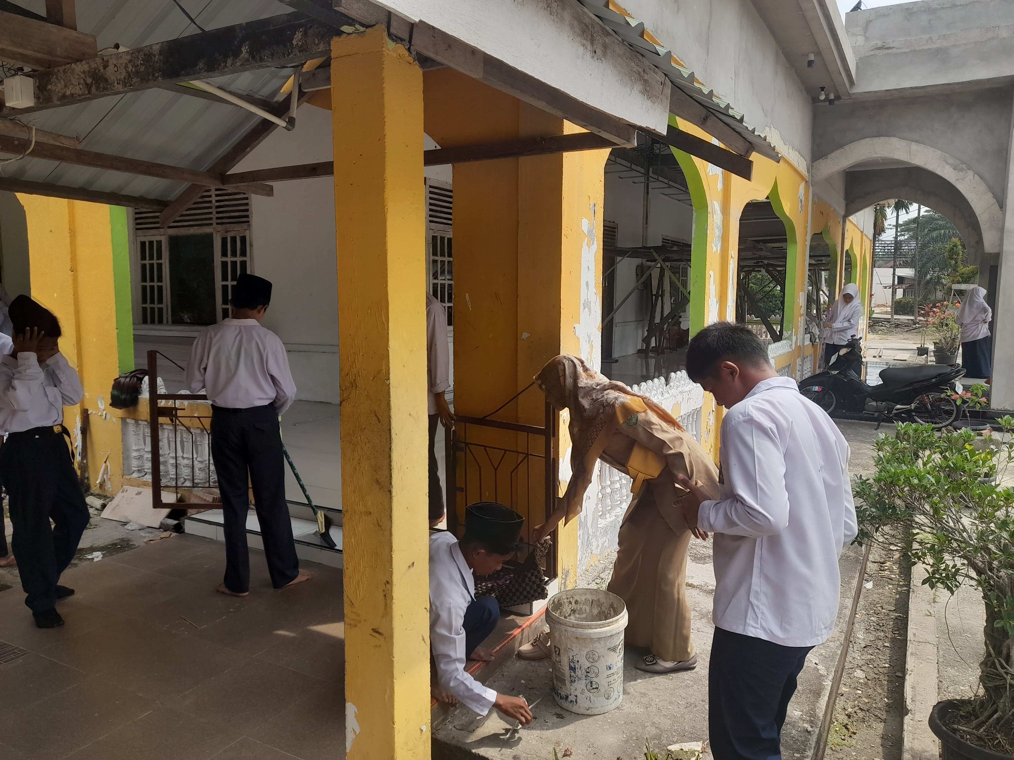 Dokumentasi kegiatan GEBERMAS MTs Nurul Ikhsan Sungai Rawa di Masjid Al Mustaqim Sungai Rawa