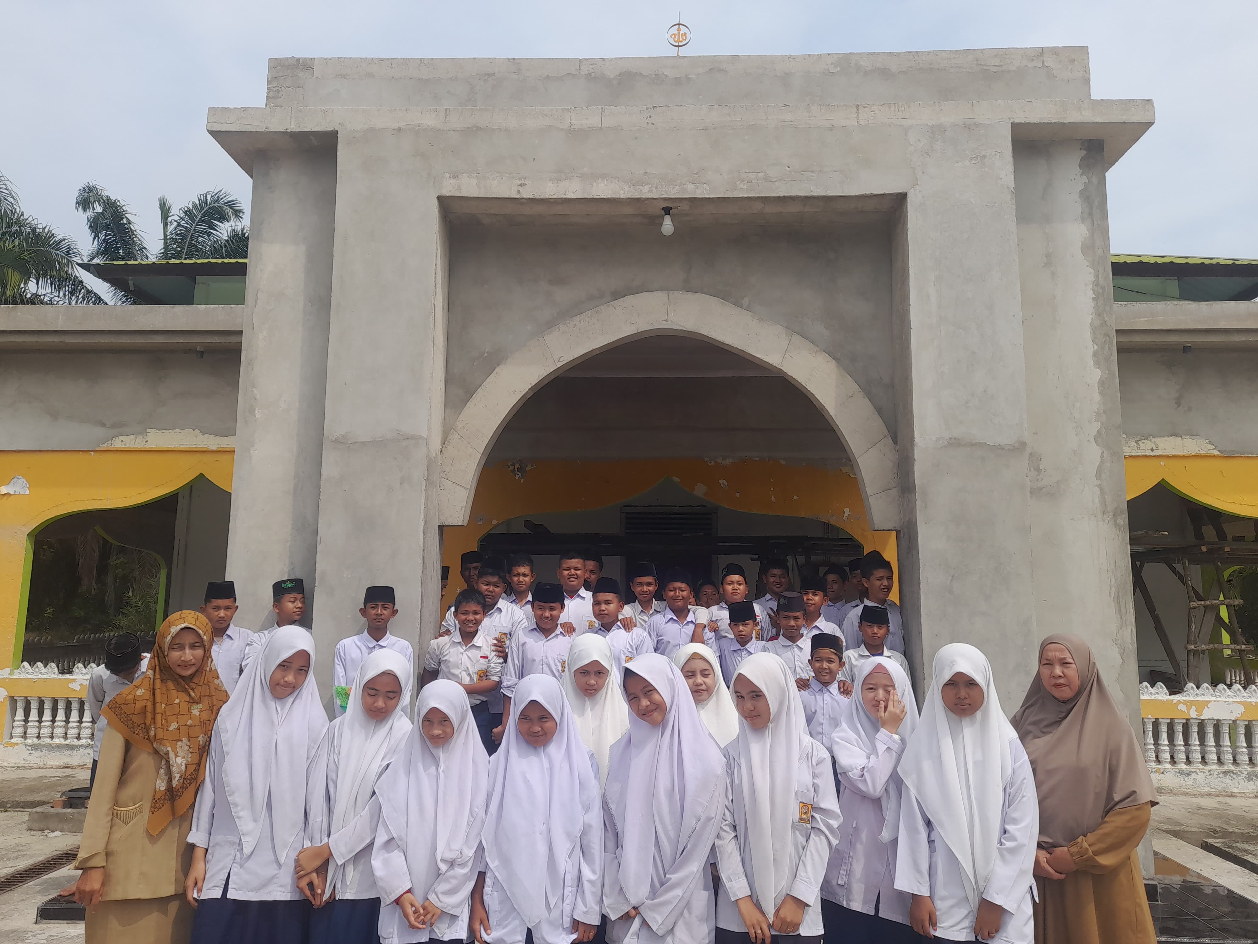 Dokumentasi kegiatan GEBERMAS MTs Nurul Ikhsan Sungai Rawa di Masjid Al Mustaqim Sungai Rawa