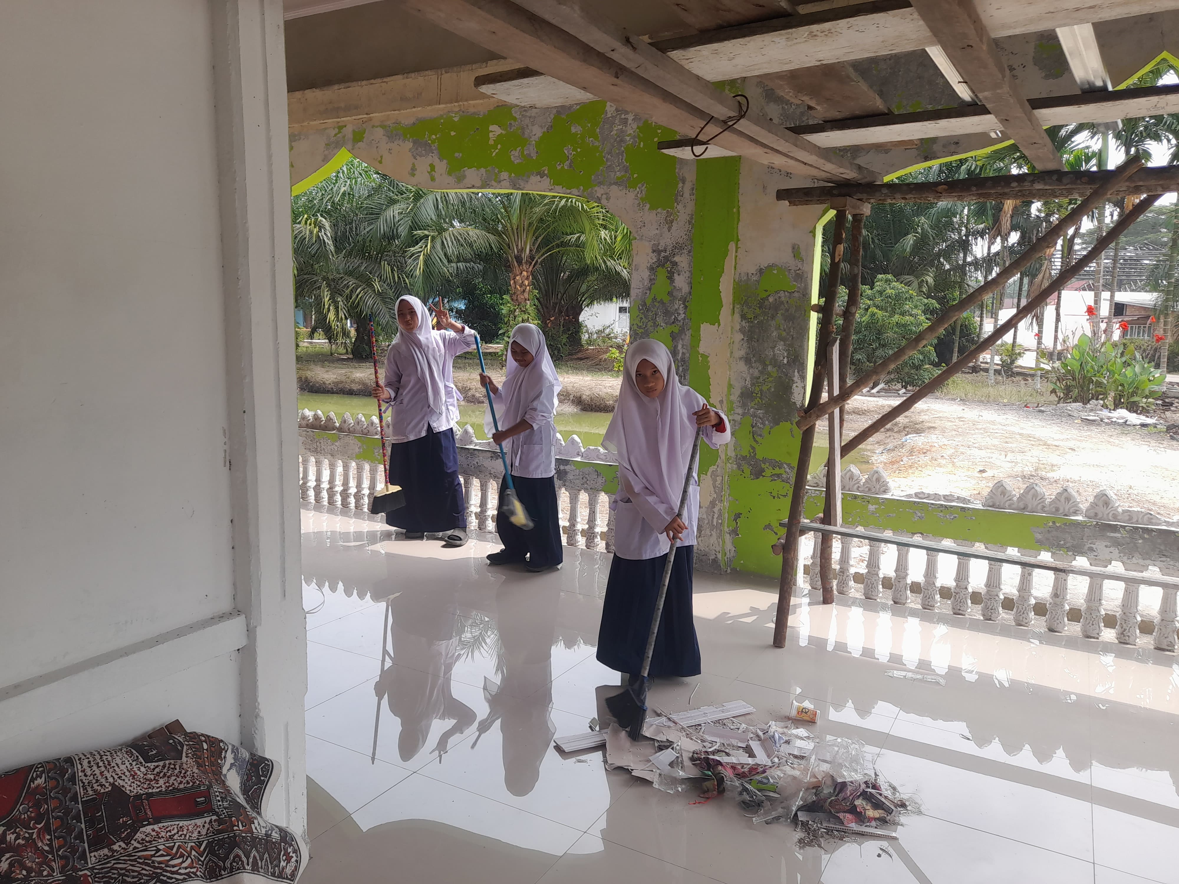 Dokumentasi kegiatan GEBERMAS MTs Nurul Ikhsan Sungai Rawa di Masjid Al Mustaqim Sungai Rawa