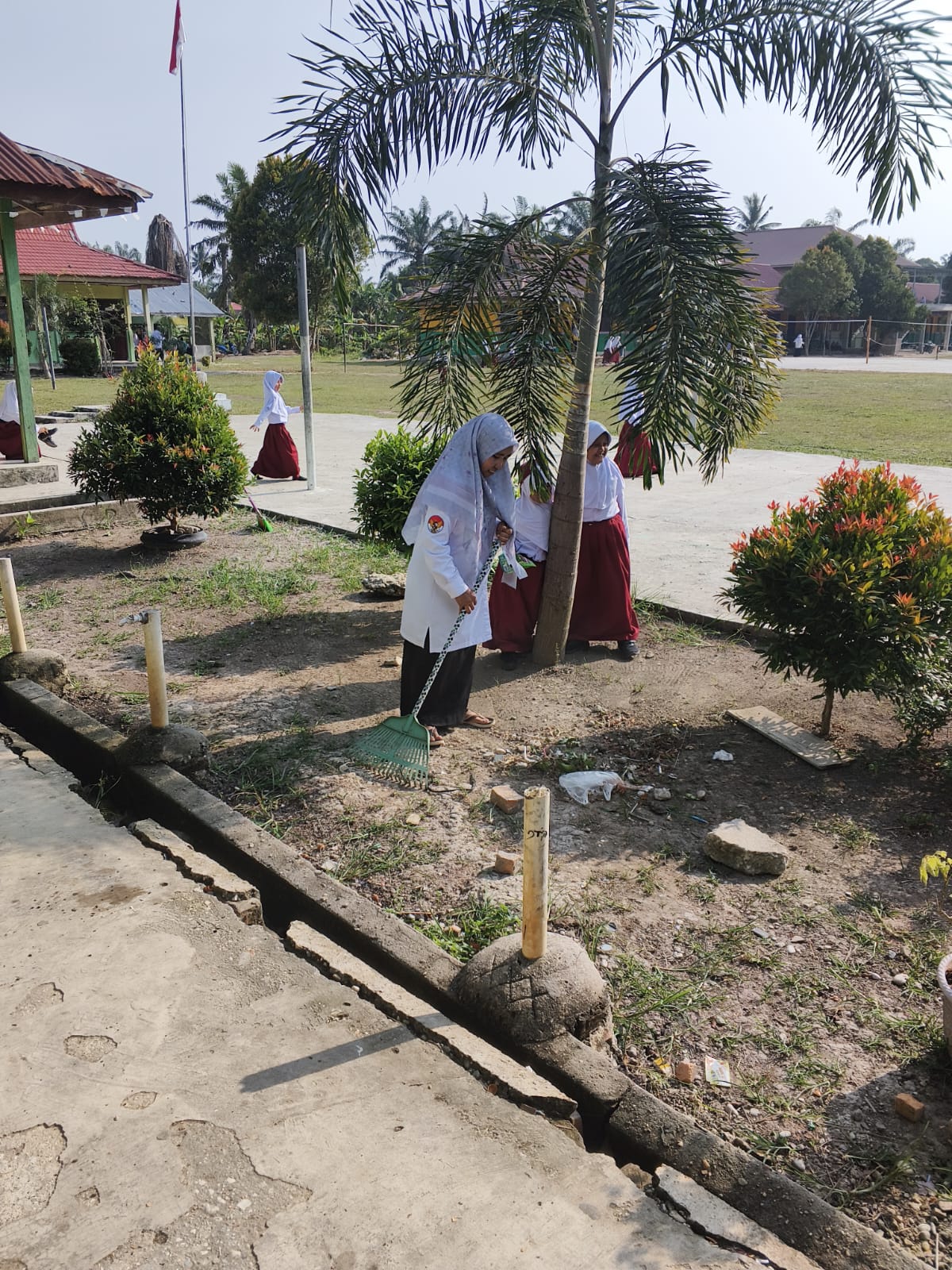 Dokumentasi kegiatan Bersih bersih Majid Baitul Muttaqien