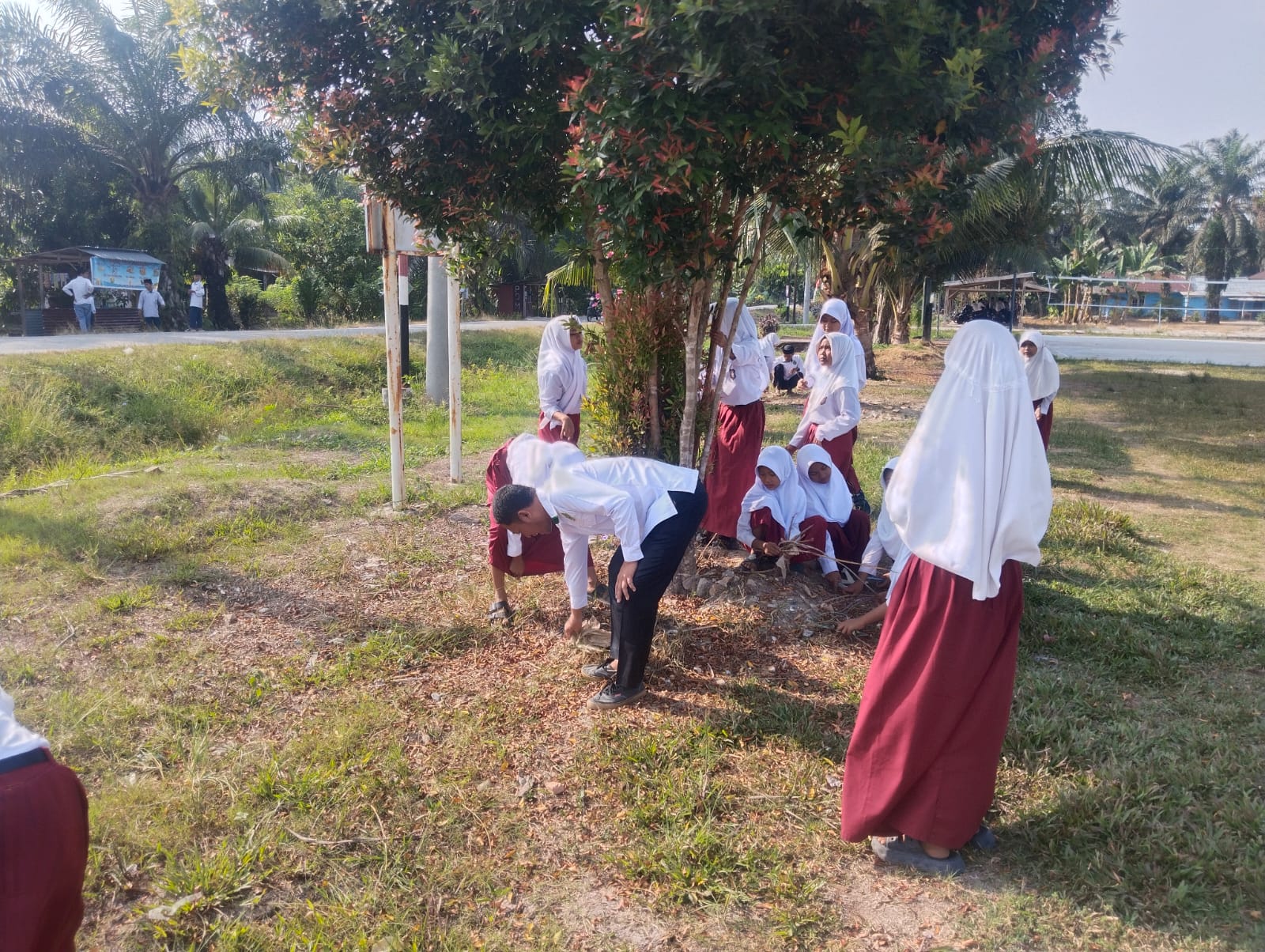 Dokumentasi kegiatan Bersih bersih Majid Baitul Muttaqien