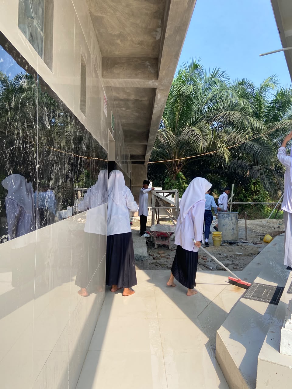 Dokumentasi kegiatan GERAKAN BERSIH-BERSIH MASJID AR-RAHMAN KEC.KANDIS