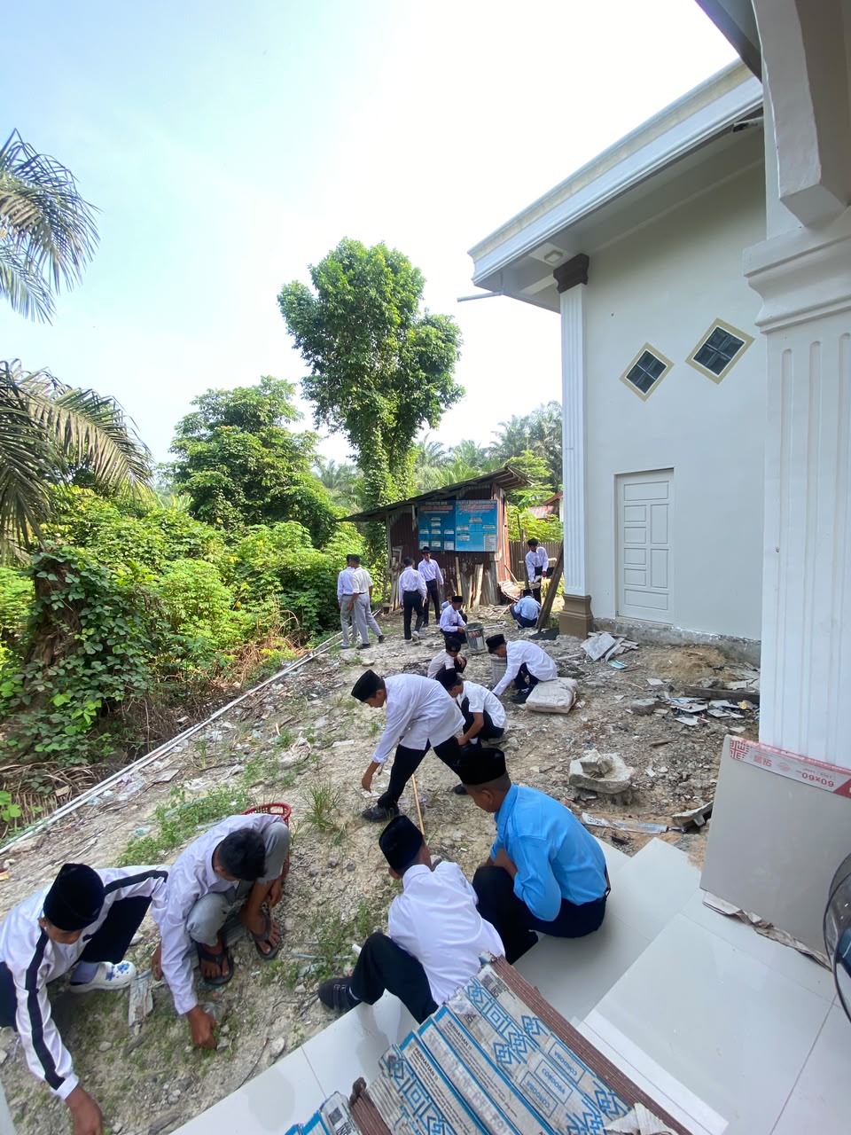 Dokumentasi kegiatan GERAKAN BERSIH-BERSIH MASJID AR-RAHMAN KEC.KANDIS
