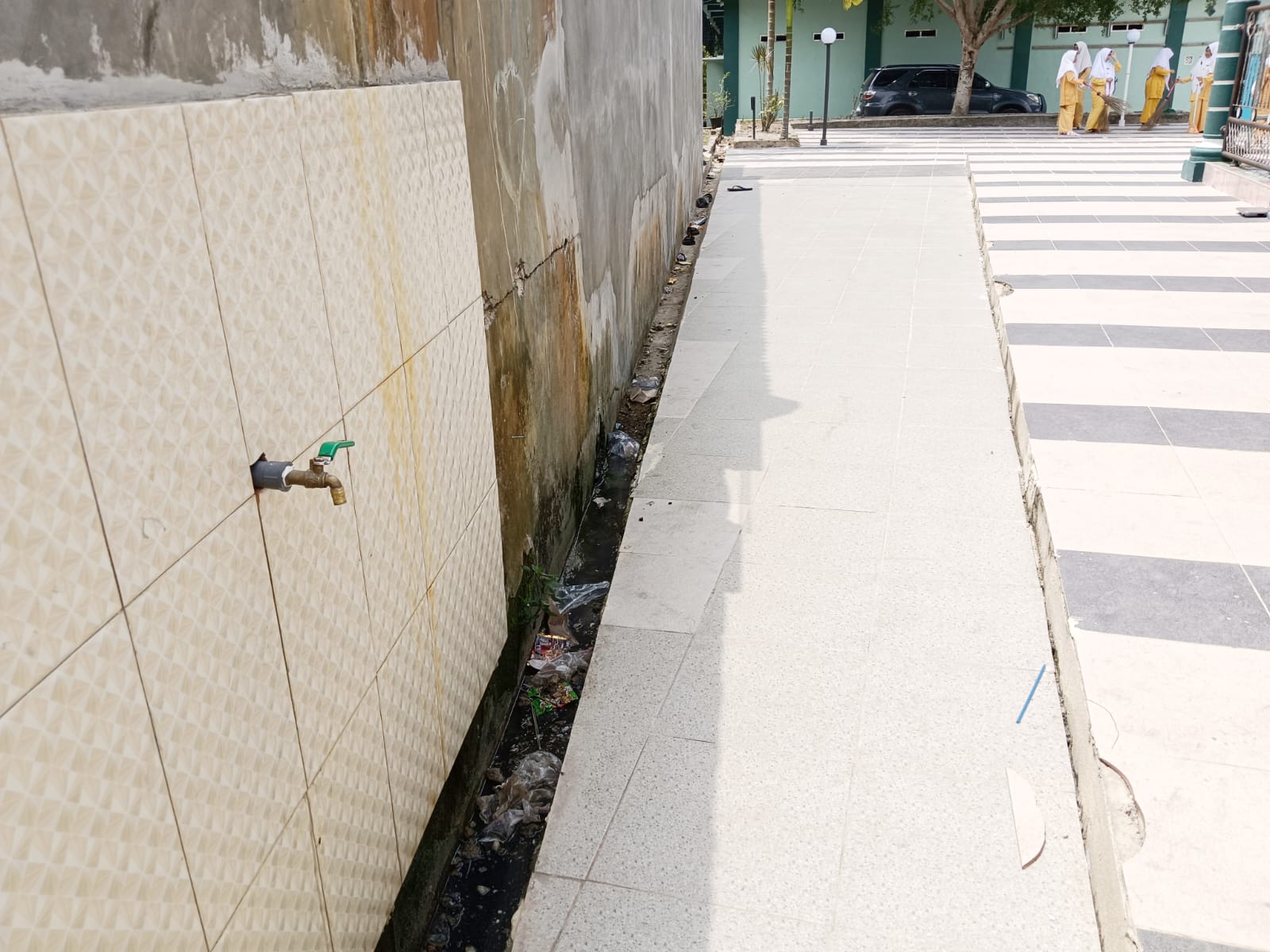 Dokumentasi kegiatan Gerakan Bersih-Bersih Masjid (GEBER MAS) MAS Al-Amin Rawang Kao