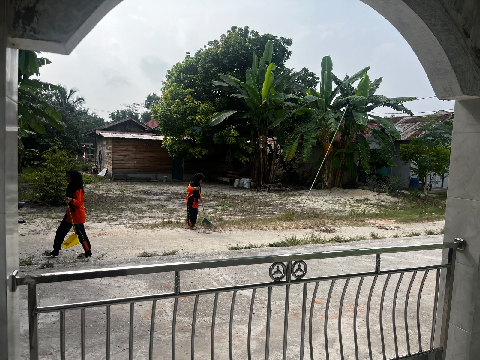 Dokumentasi kegiatan Gerakan Bersih-bersih Mushollah Nurul Hidayah Rawang Kao