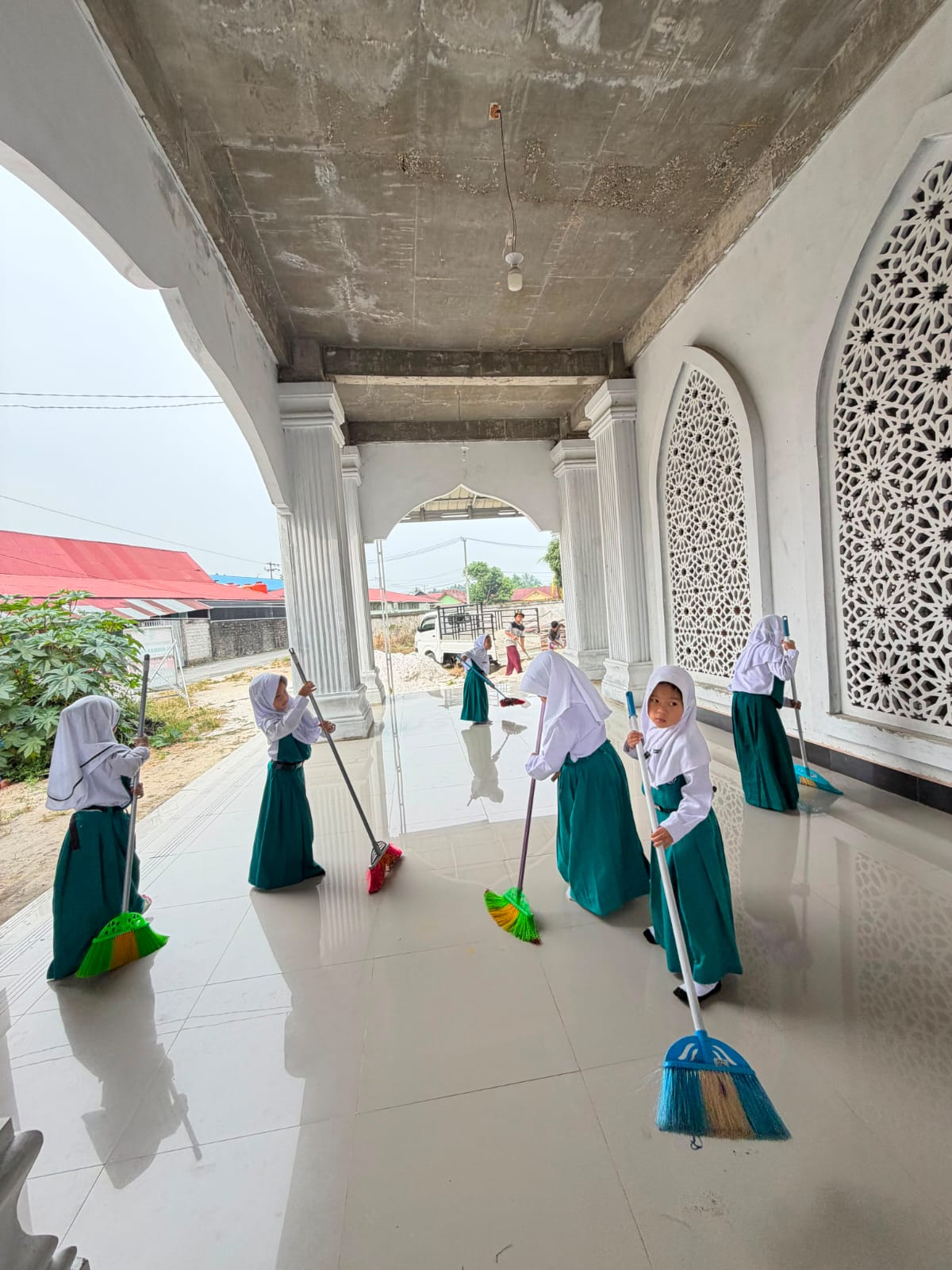 Dokumentasi kegiatan GERAKAN BERSIH-BERSIH MASJID ( GEBERMAS )