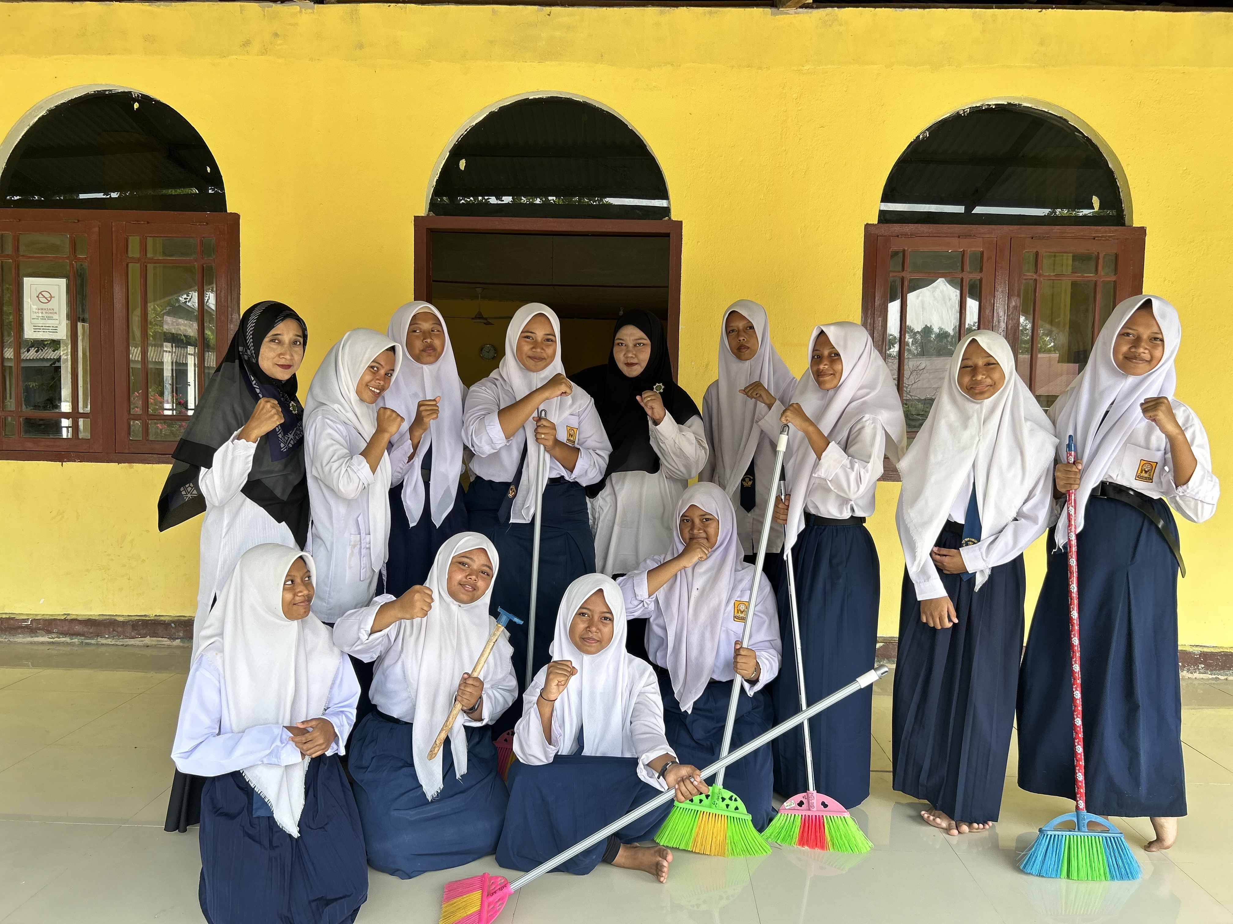 Dokumentasi kegiatan Gerakan Bersih-bersih masjid di Masjid Al-Falah Jatibaru