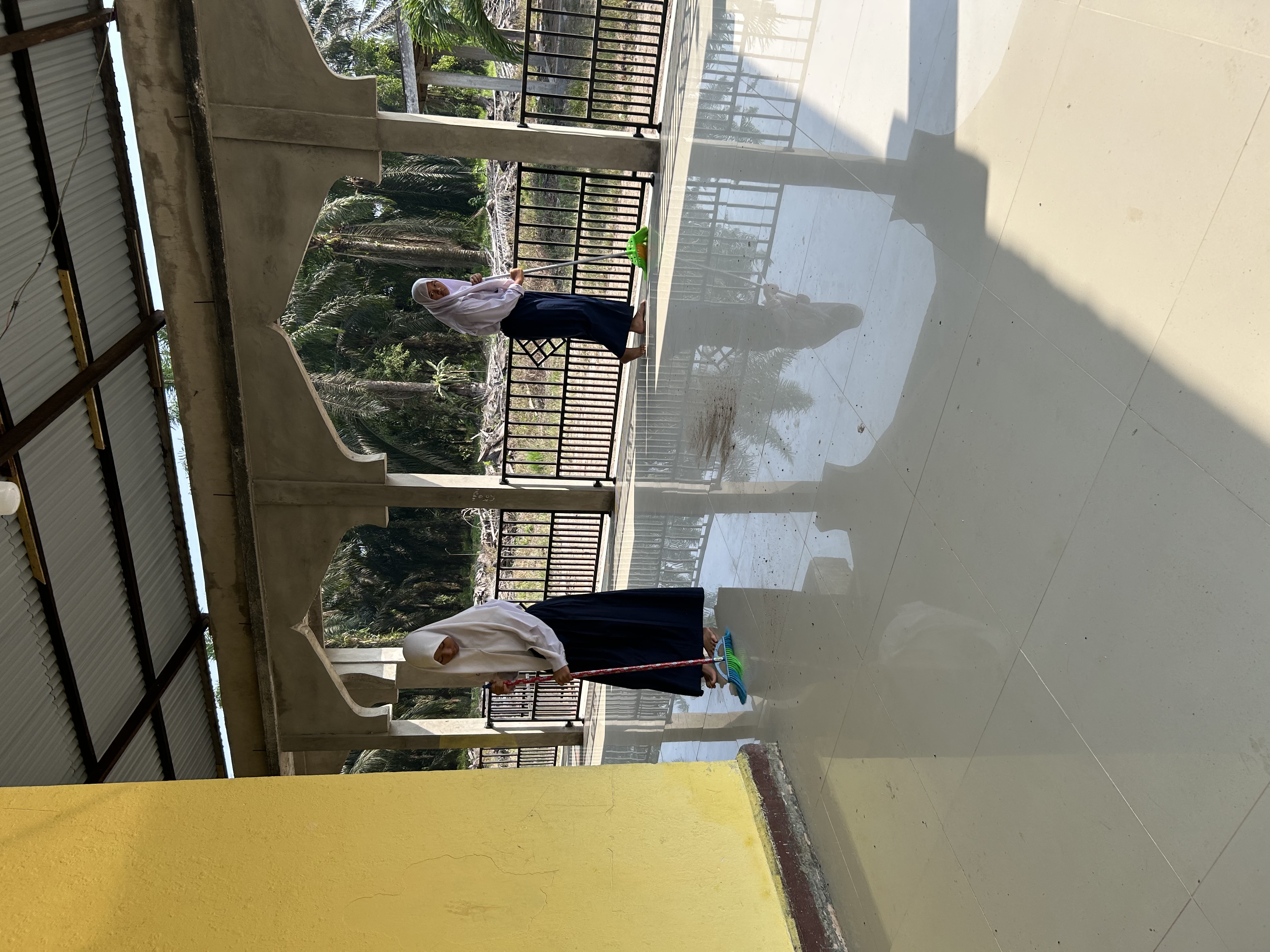 Dokumentasi kegiatan Gerakan Bersih-bersih masjid di Masjid Al-Falah Jatibaru