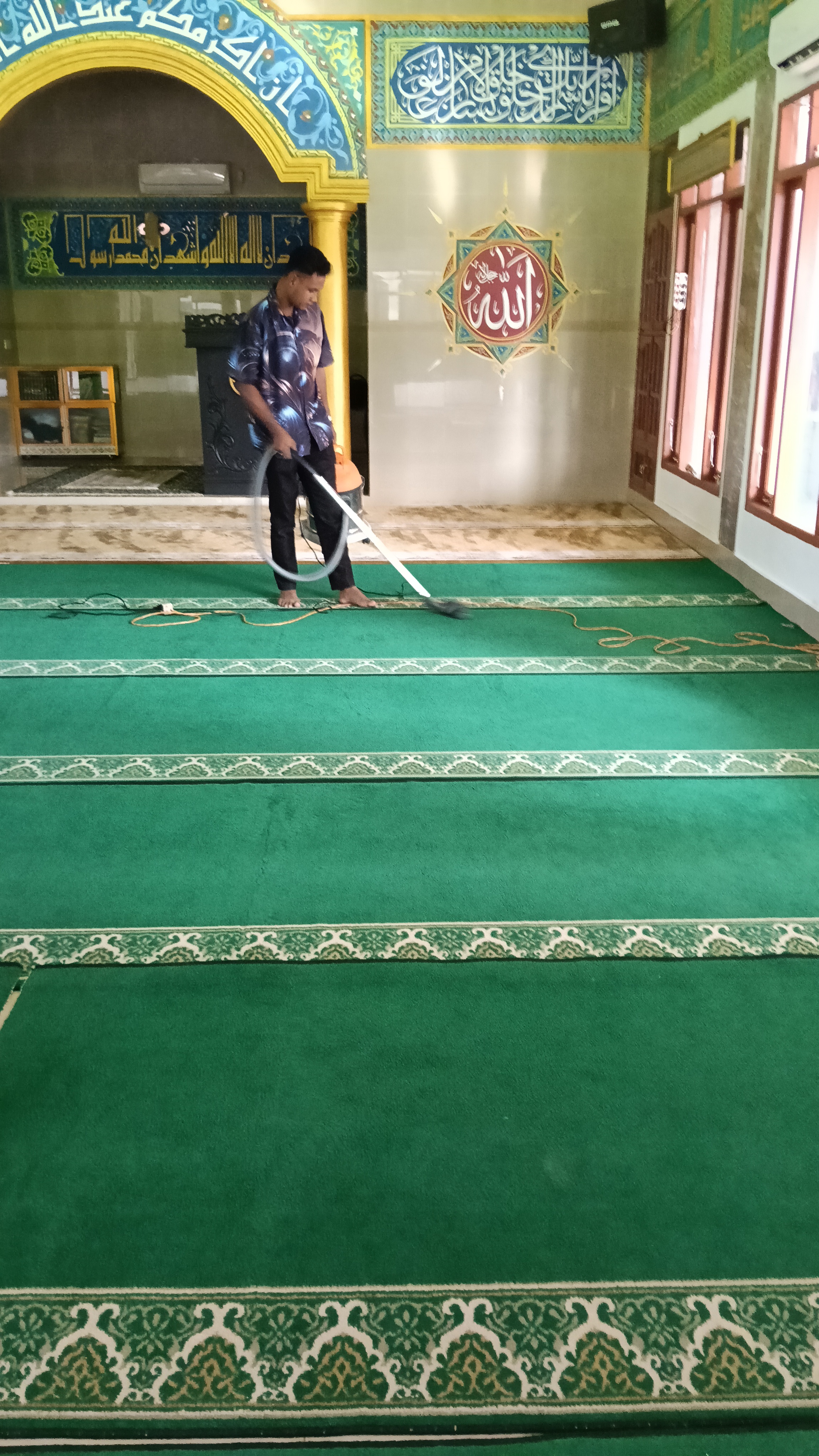 Dokumentasi kegiatan Gerakan bersih bersih masjid Ubudiyah PKS/Kebun SeI Buatan