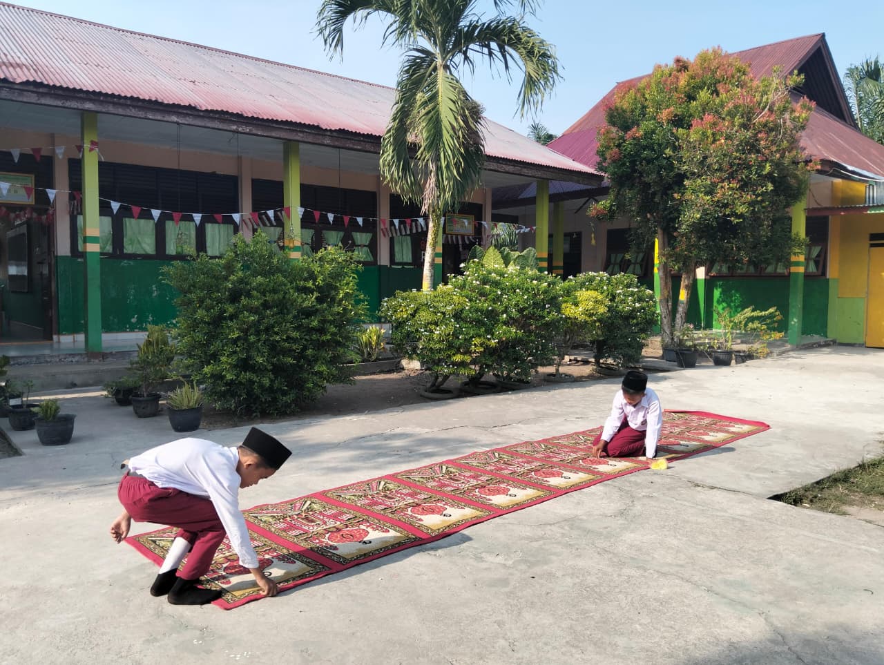 Dokumentasi kegiatan Gerakan Bersih-Bersih Masjid Masjid