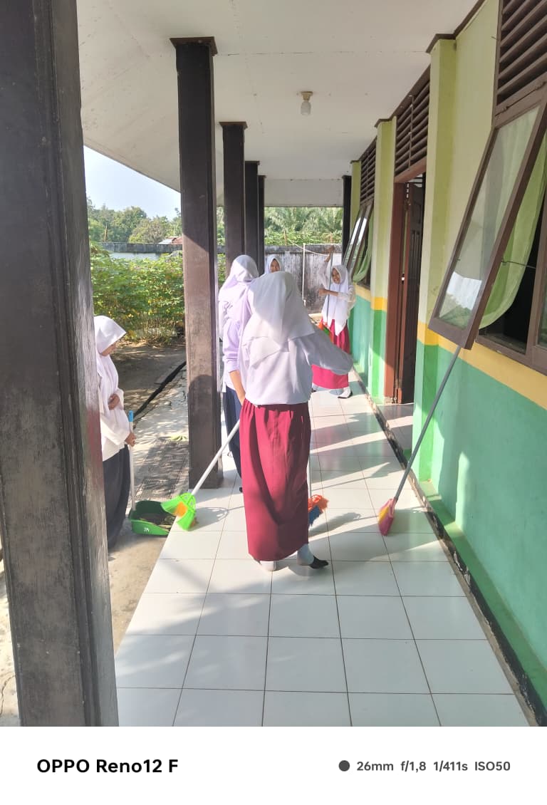 Dokumentasi kegiatan Gerakan Bersih-Bersih Masjid Masjid
