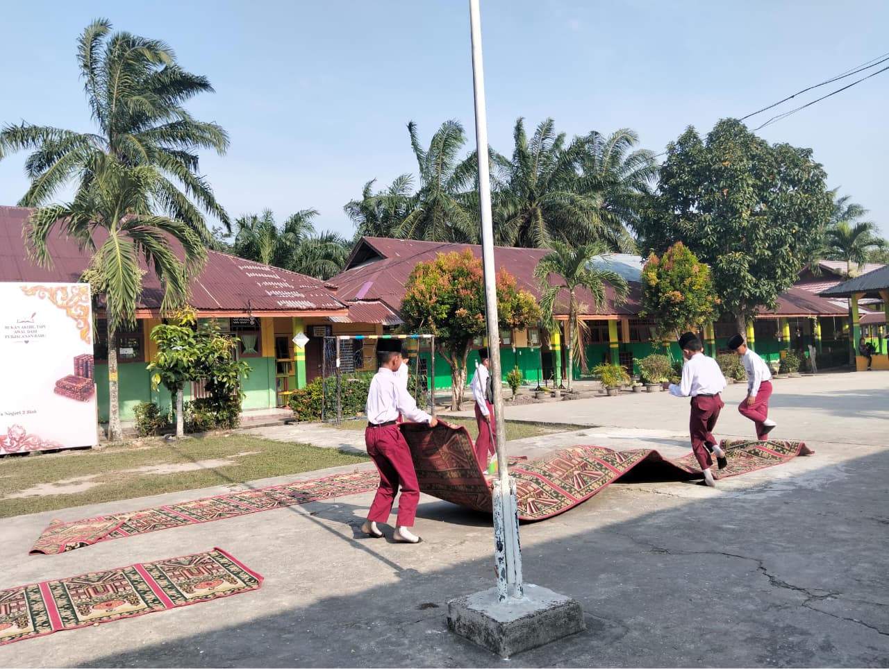 Dokumentasi kegiatan Gerakan Bersih-Bersih Masjid Masjid