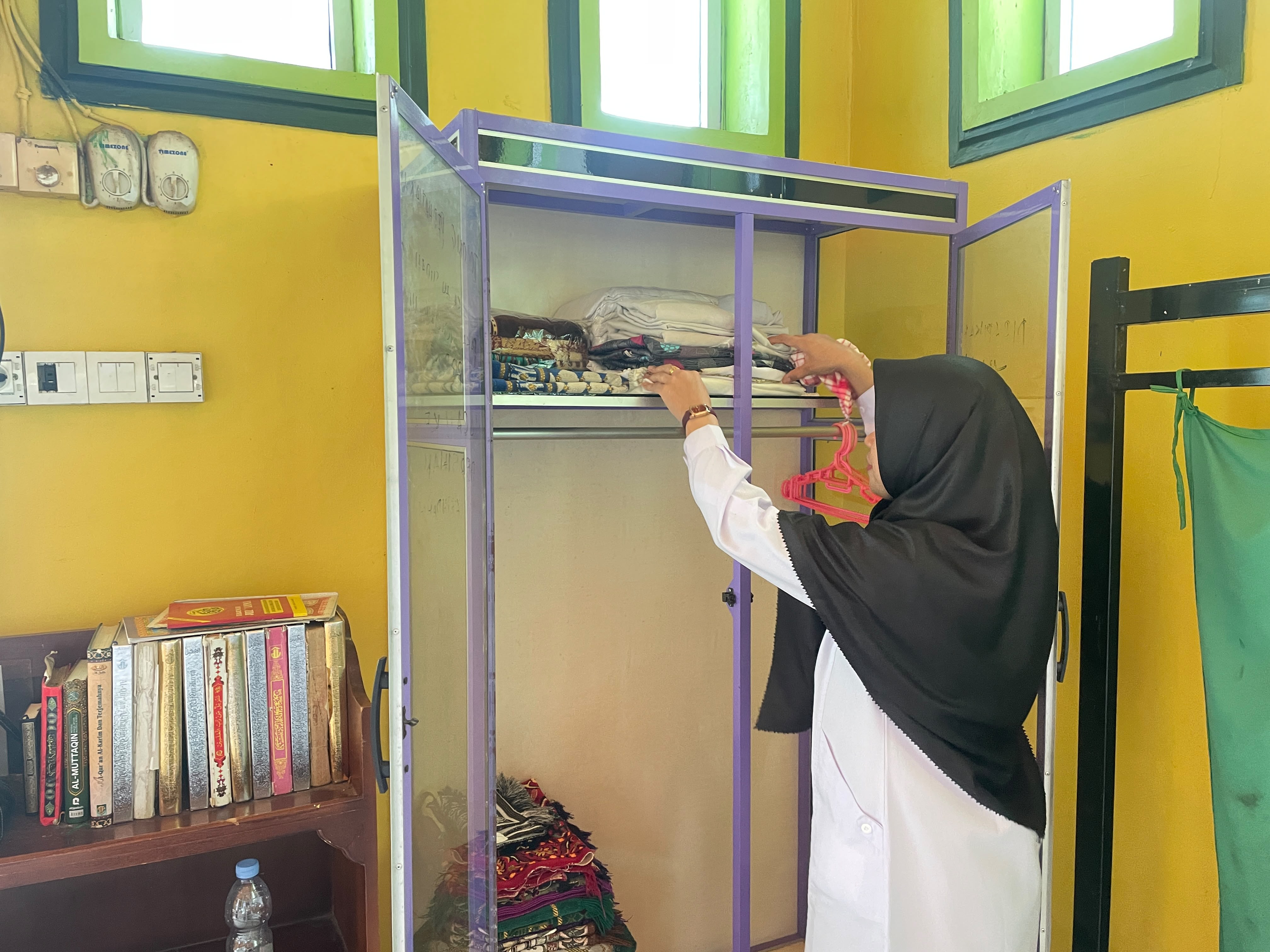Dokumentasi kegiatan MTs Negeri 3 Siak _ Gerakan Bersih Bersih Mesjid  Al Muhajirin Kampung  Jayapura