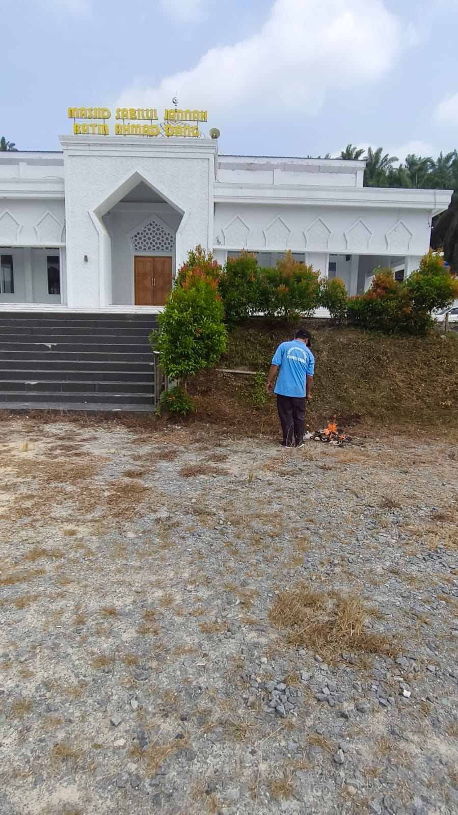 Dokumentasi kegiatan GEBER MASJID (Gerakan Bersih-Bersih Masjid) di Masjid Sabilul Jannah Batin Ahmad dang Kecamatan Kerinci Kanan