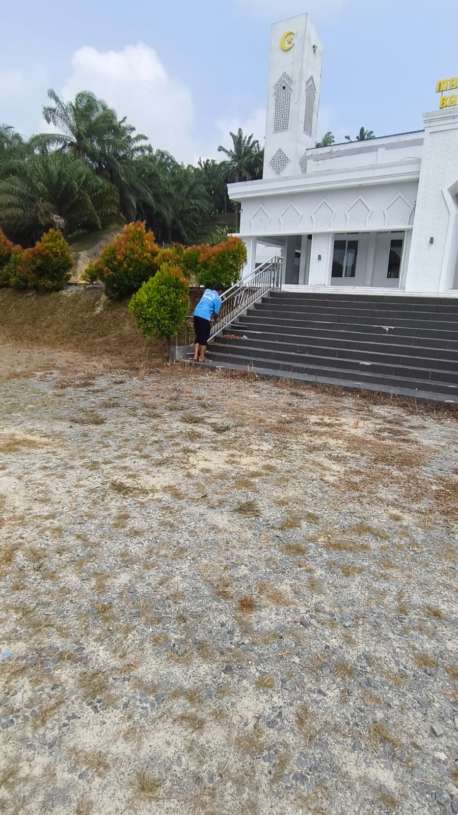 Dokumentasi kegiatan GEBER MASJID (Gerakan Bersih-Bersih Masjid) di Masjid Sabilul Jannah Batin Ahmad dang Kecamatan Kerinci Kanan