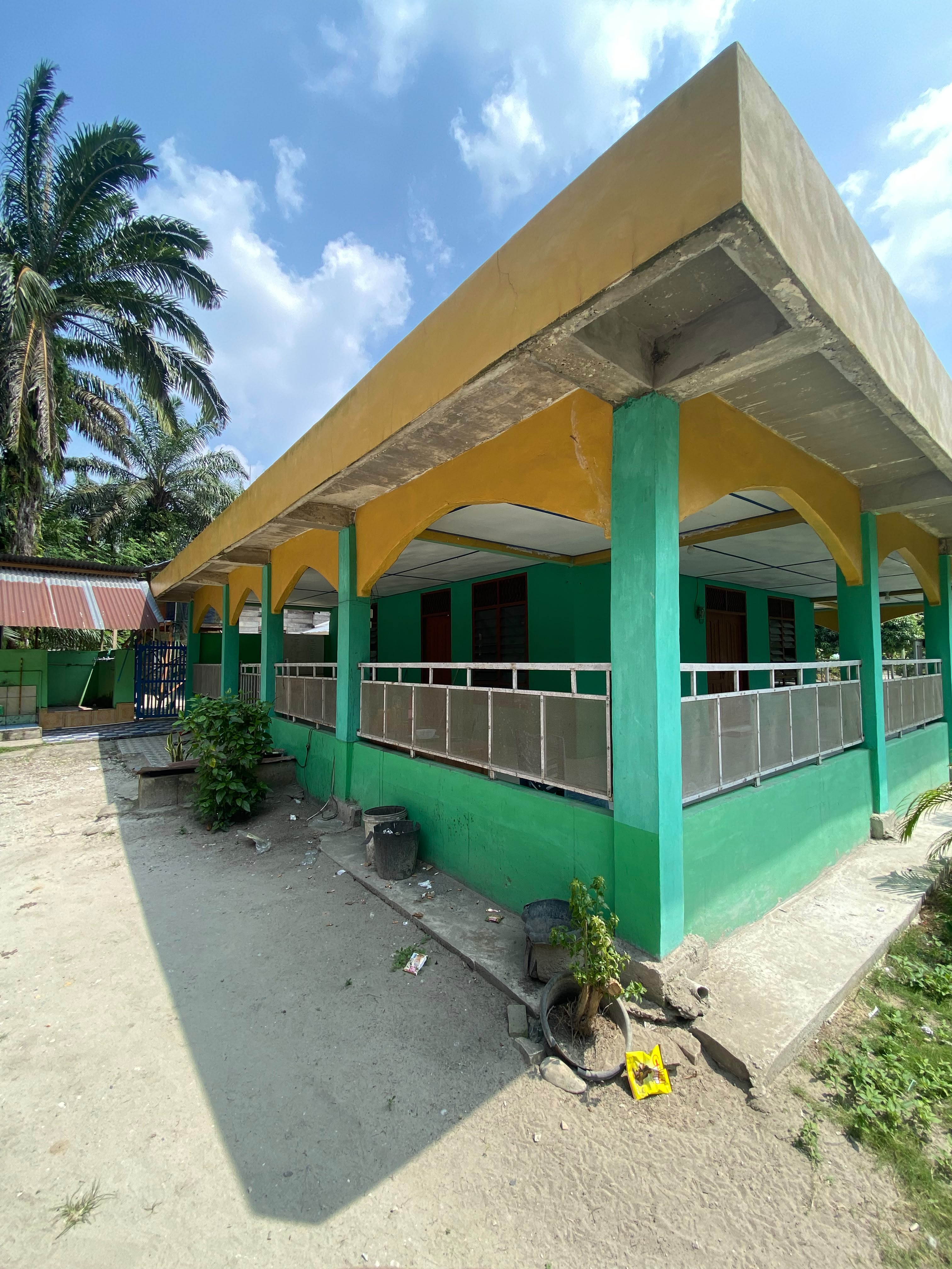 Gerakan Bersih-Bersih Masjid di Nur Hidayah, Kecamatan Kandis — Aksi Penyuluh, guru dan siswa