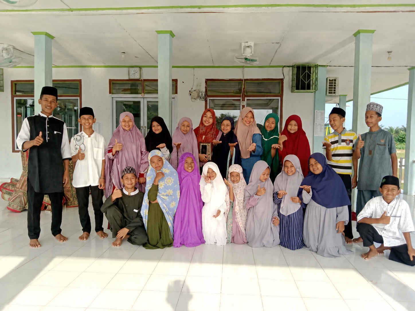 Dokumentasi kegiatan Gerakan Bersih-Bersih Masjid di Masjid Nurul Huda Kampung Sam Sam, Kec. Kandis