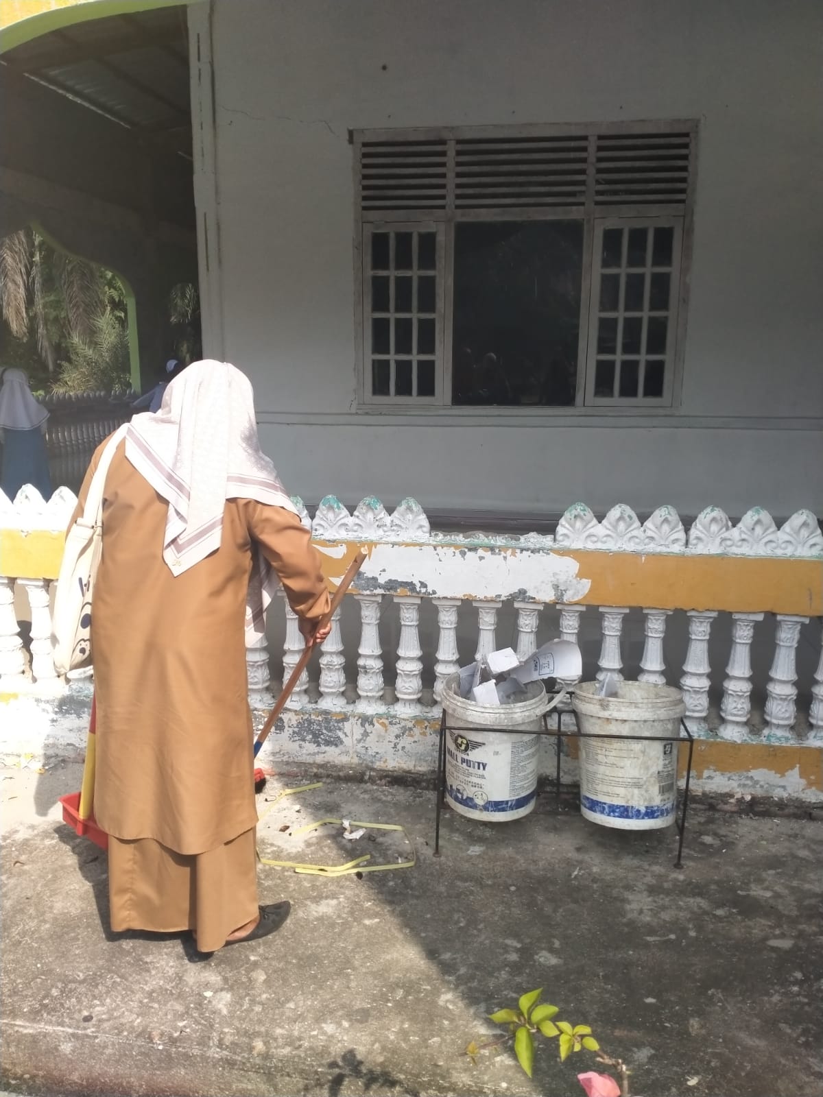 Dokumentasi kegiatan GERAKAN BERSIH BERSIH MASJID DI MASJID AL-MUSTAQIM KECAMATAN SUNGAI APIT