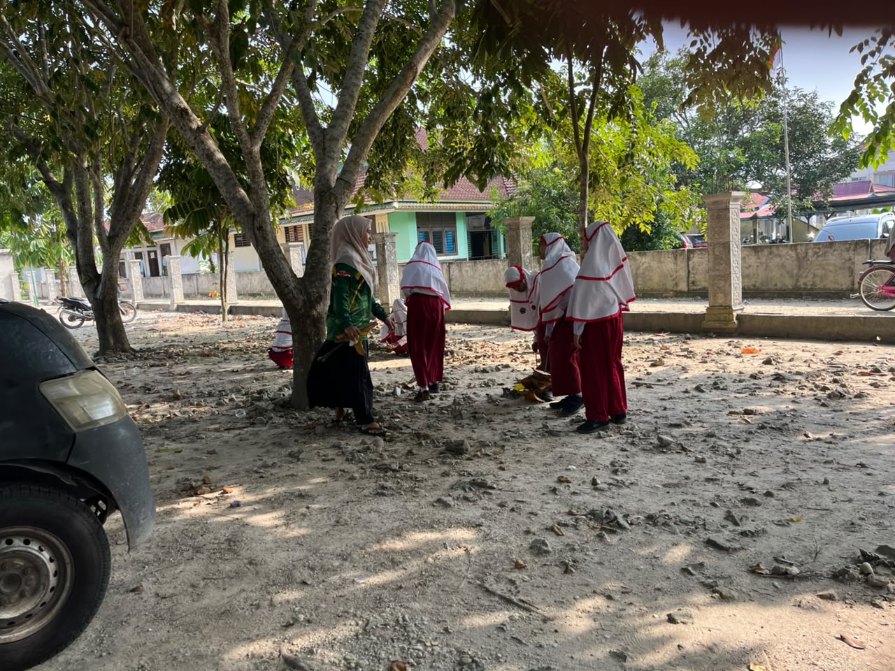Dokumentasi kegiatan Gerakan Bersih-Bersih Masjid Al-Muhajirin Bungaraya