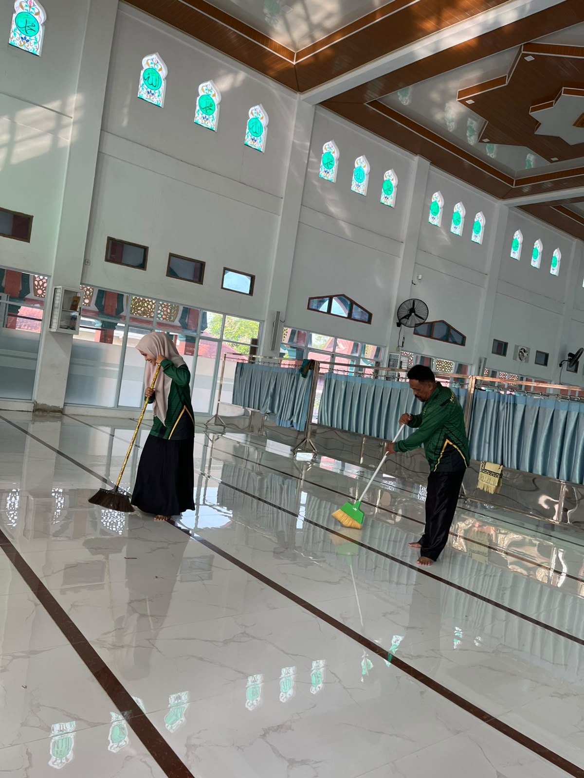 Dokumentasi kegiatan Gerakan Bersih-Bersih Masjid Al-Muhajirin Bungaraya
