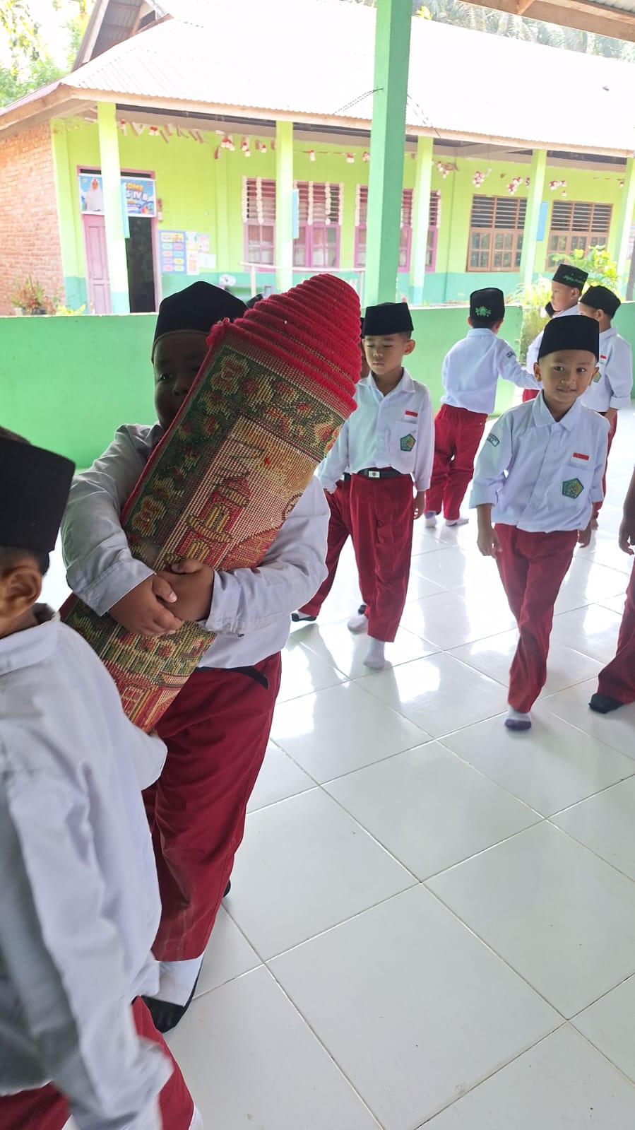 Dokumentasi kegiatan Gerakan bersih bersih masjid