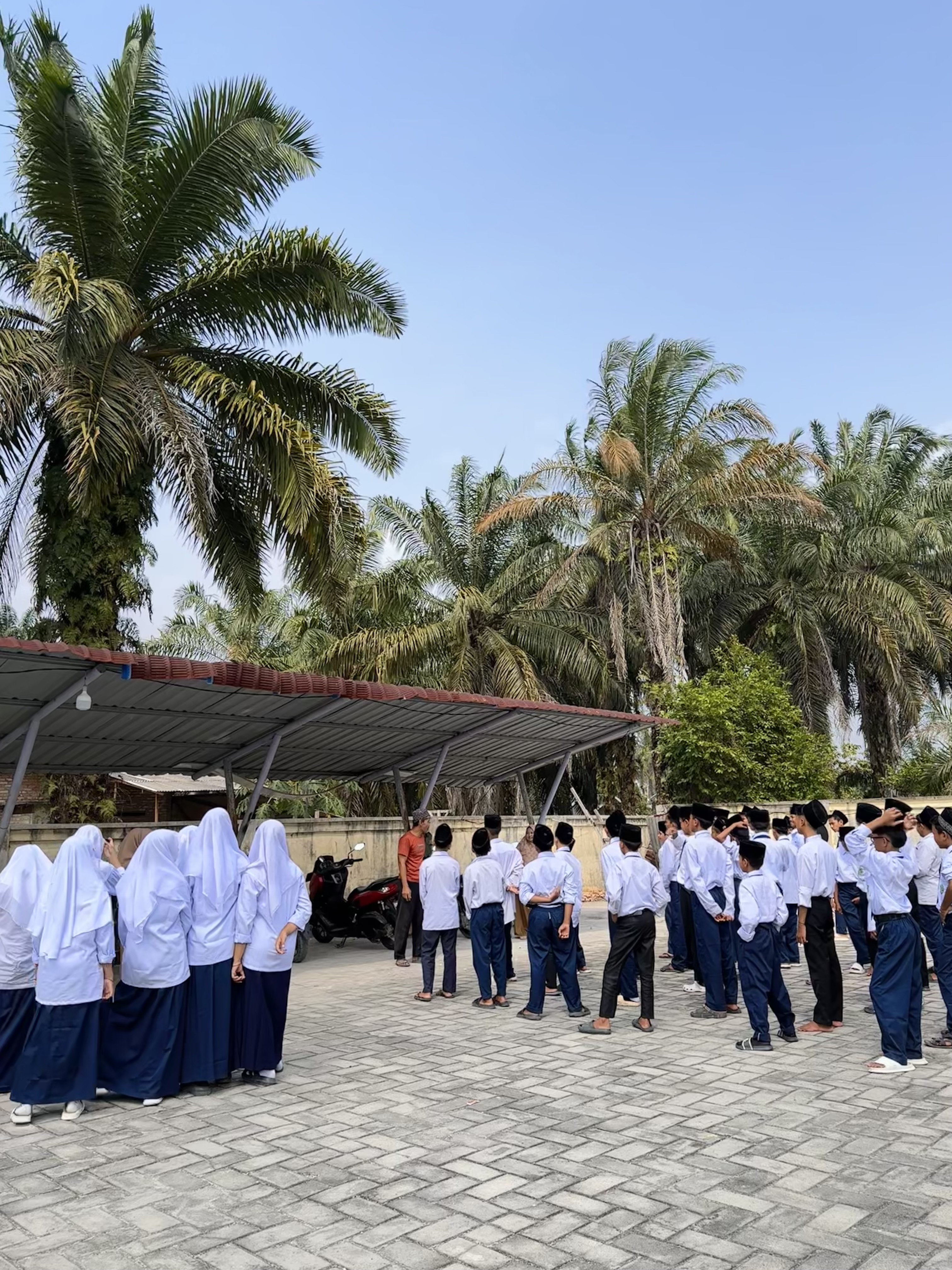 Dokumentasi kegiatan Gerakan Bersih-Bersih Masjid di Masjid Al-Ikhlas Sawit permai