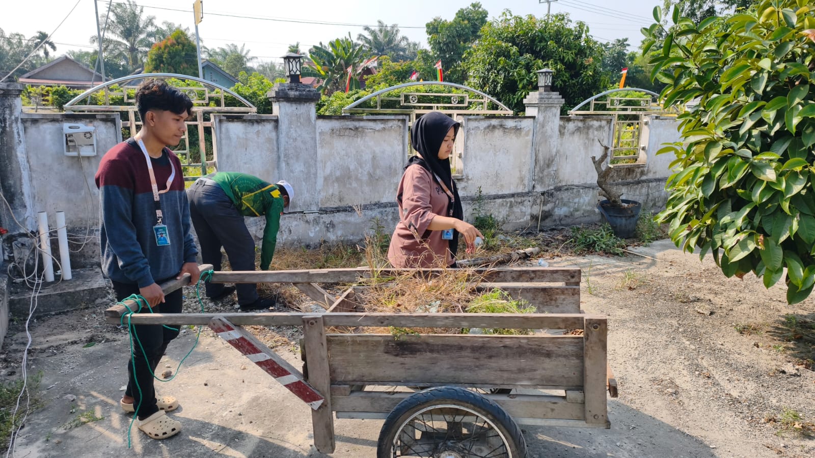 Dokumentasi kegiatan Gerakan Bersih-Bersih Masjid (GEBER MAS) di Kecamatan Bungaraya (Masjid Al-Muhajirin Jayapura, Masjid Robitotul Abidin Jayapura, Masjid Al-Muhajirin Bungaraya, Masjid Nurul Huda Dayang Suri)